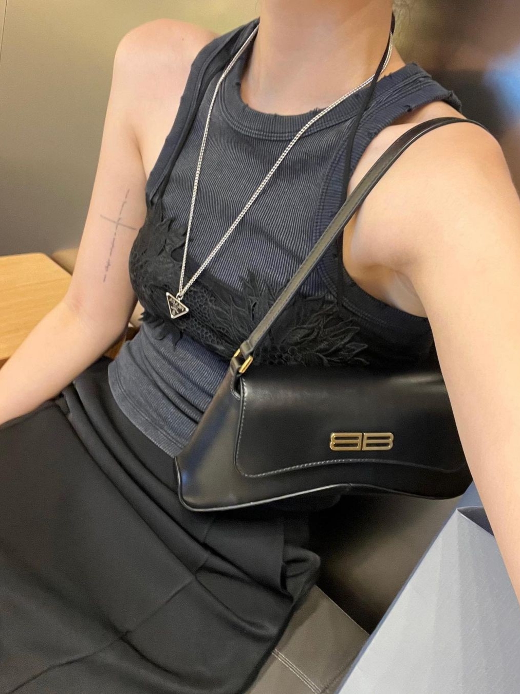 Balenciaga XX Medium Box Flap Bag Black 착용 스타일