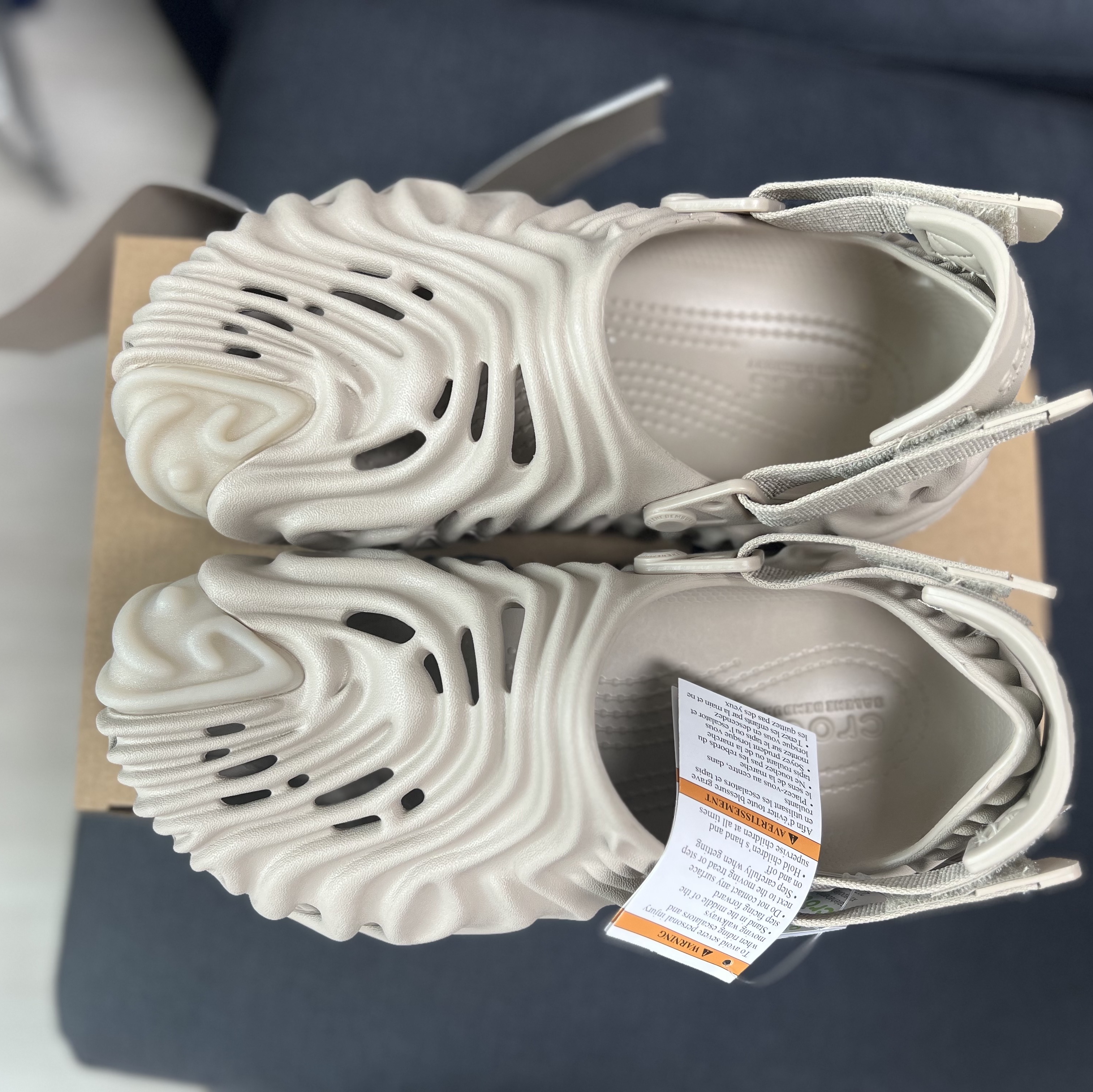 Crocs x Salehe Bembury Pollex Clog Horchata 착용 스타일 - 1