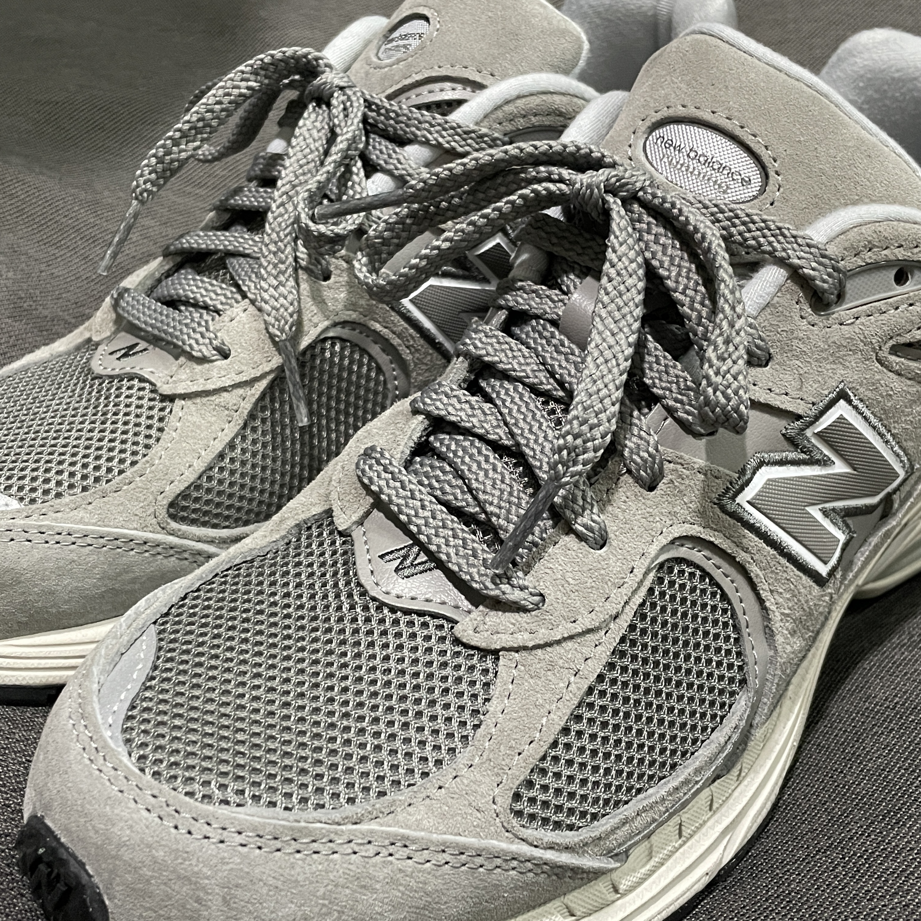 New Balance 2002R Grey 착용 스타일