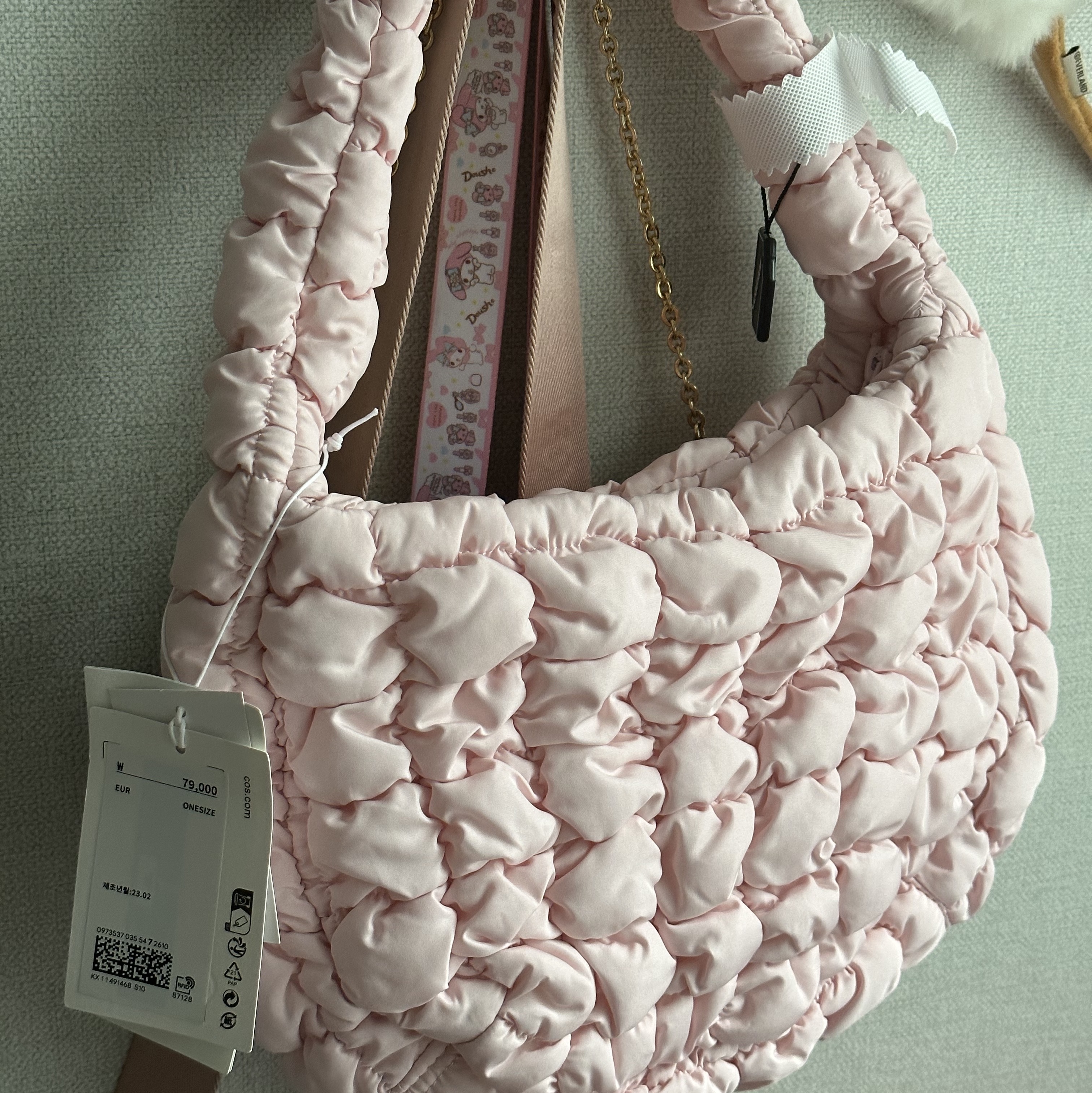 COS Quilted Mini Bag Pink 착용 스타일
