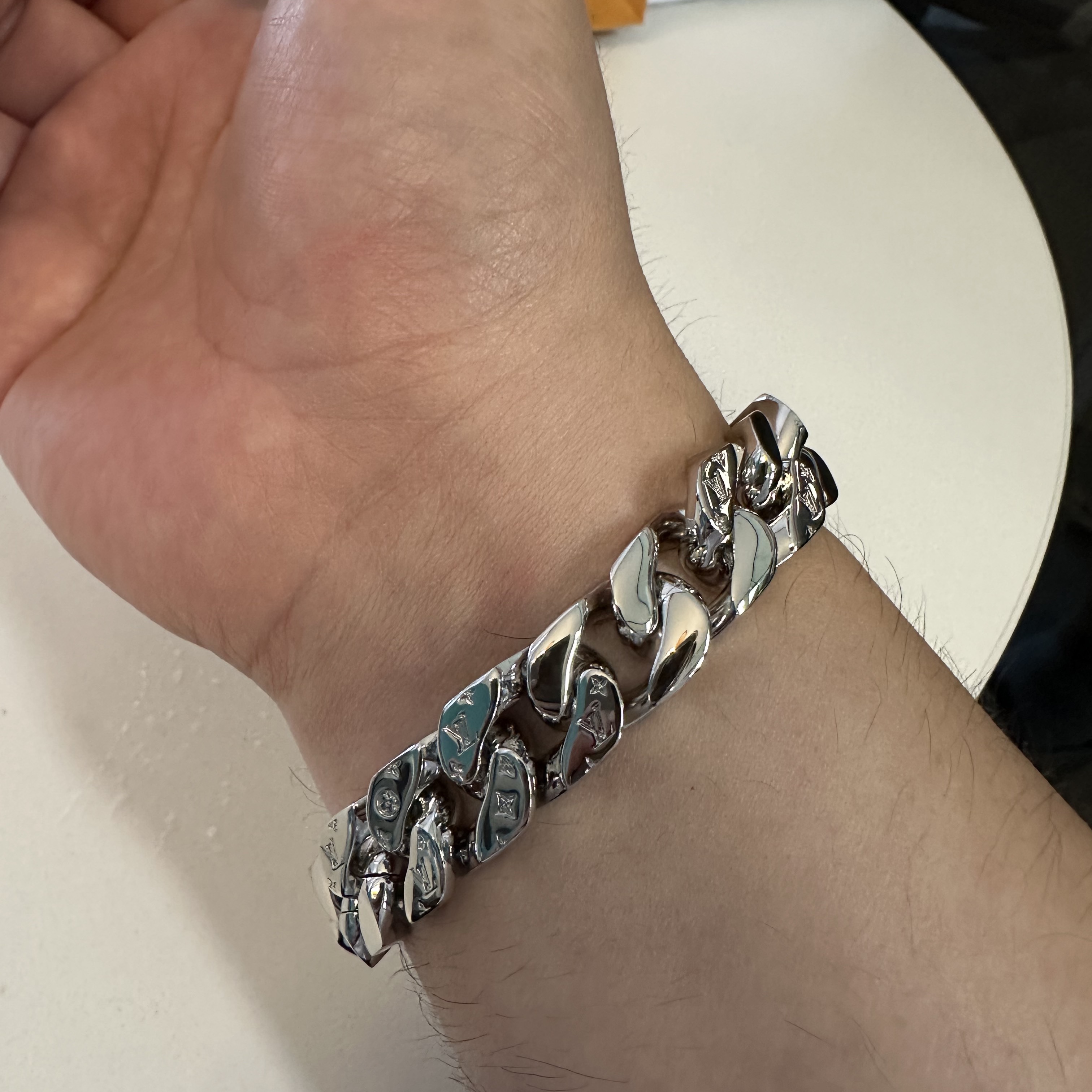 Louis Vuitton LV Chain Links Bracelet Silver 착용 스타일