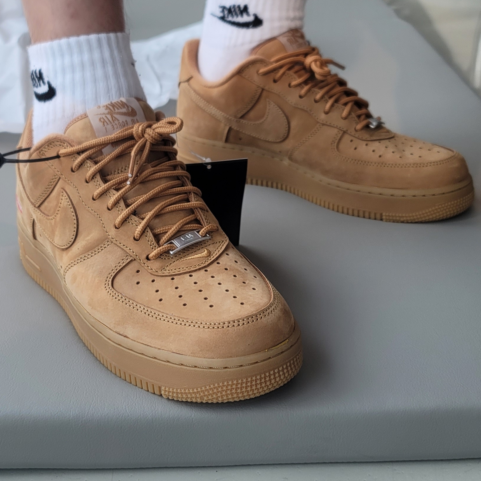 Nike x Supreme Air Force 1 Low Flax 착용 스타일 - 4