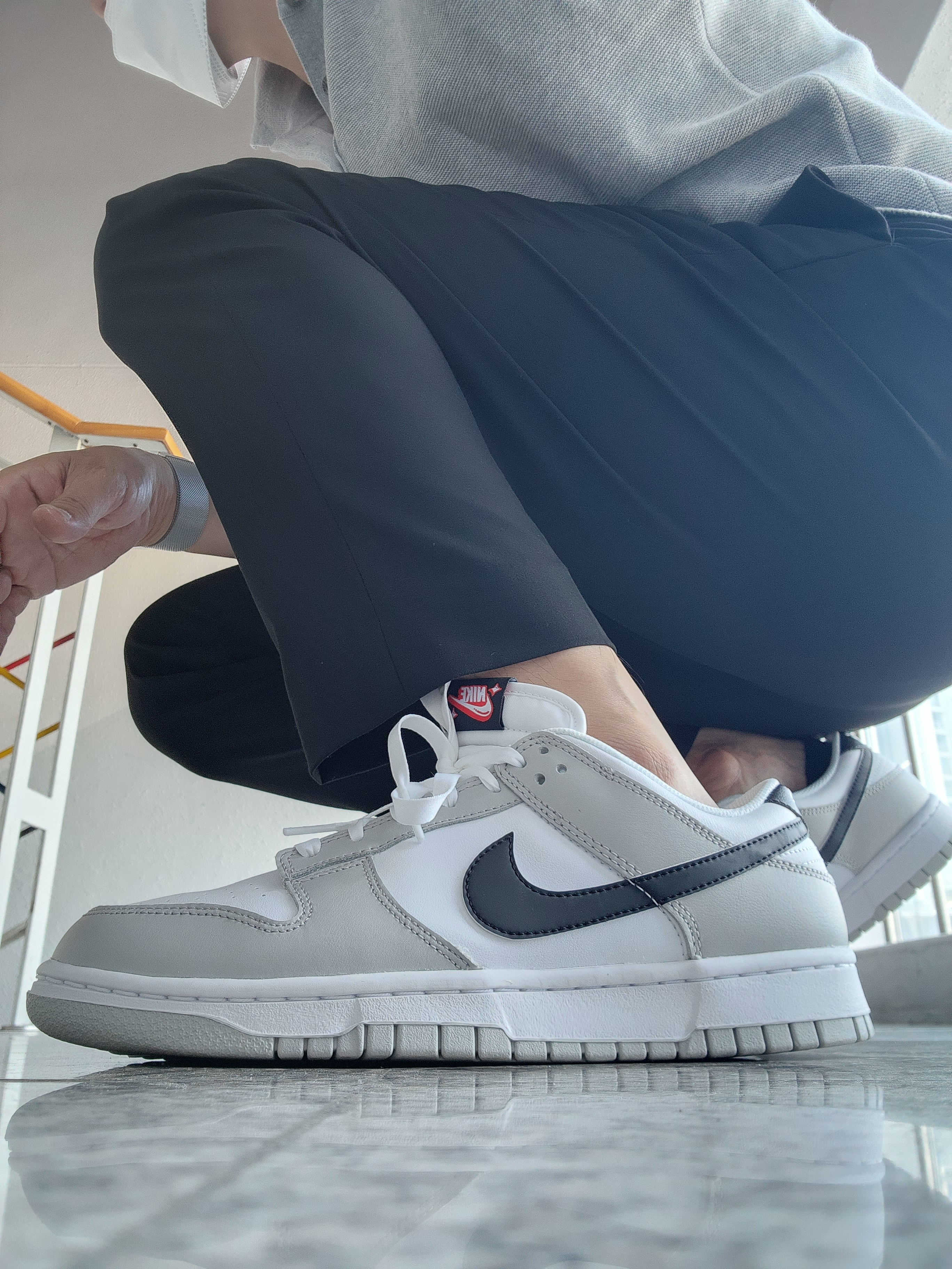 Nike Dunk Low Retro SE Jackpot Grey Fog 착용 스타일 - 2