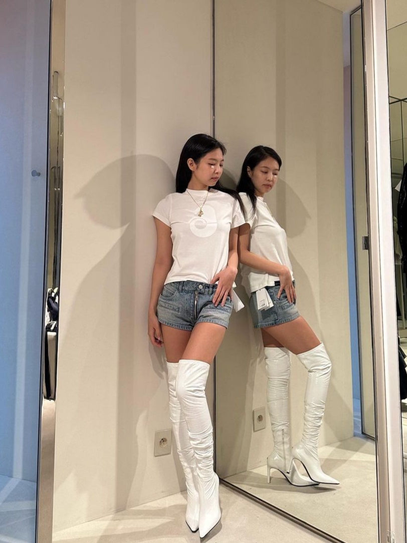 (W) Courreges Cotton Shell Print T-Shirt White 착용 스타일