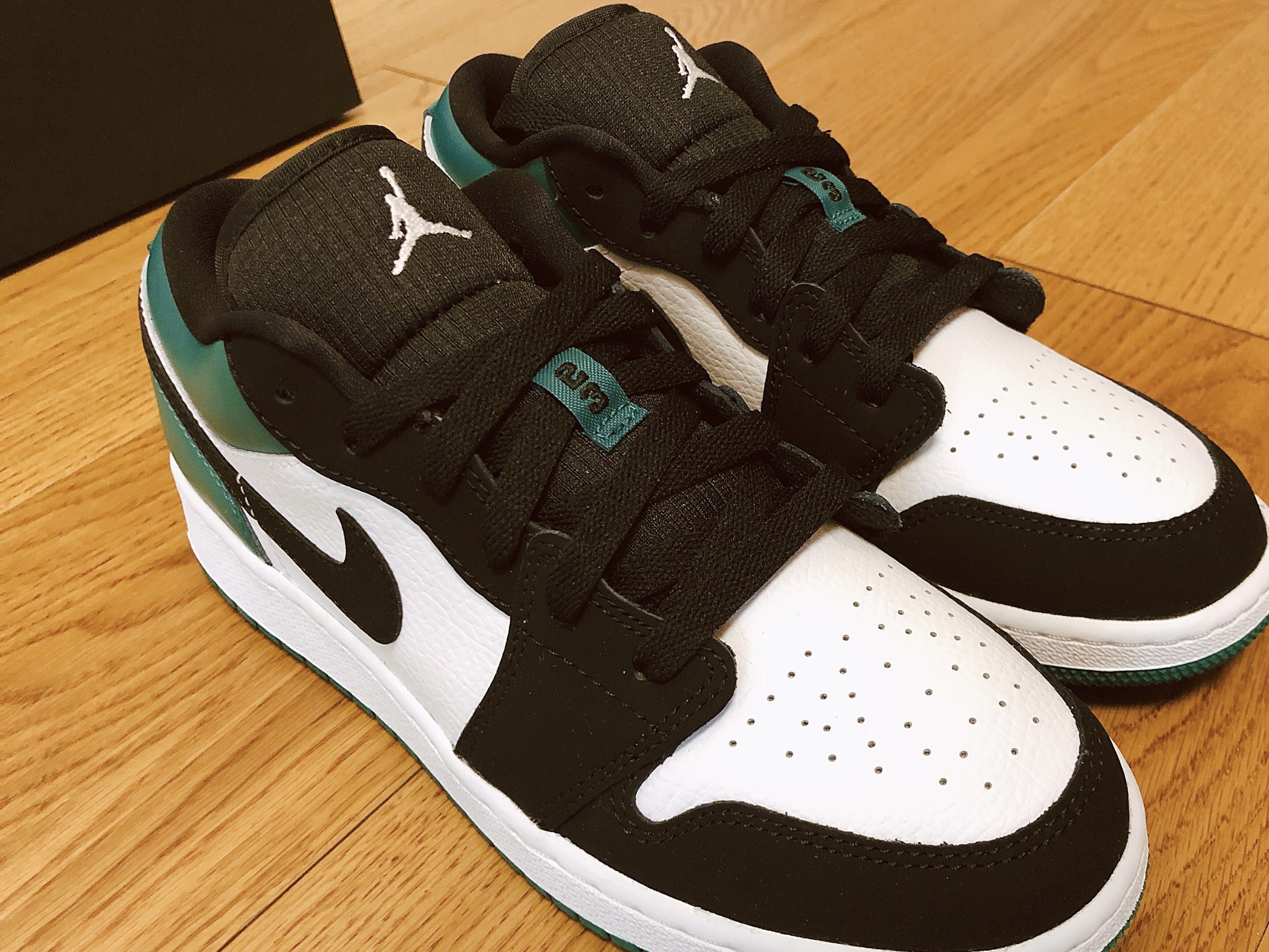 (GS) Jordan 1 Low Black Mystic Green 착용 스타일 - 4