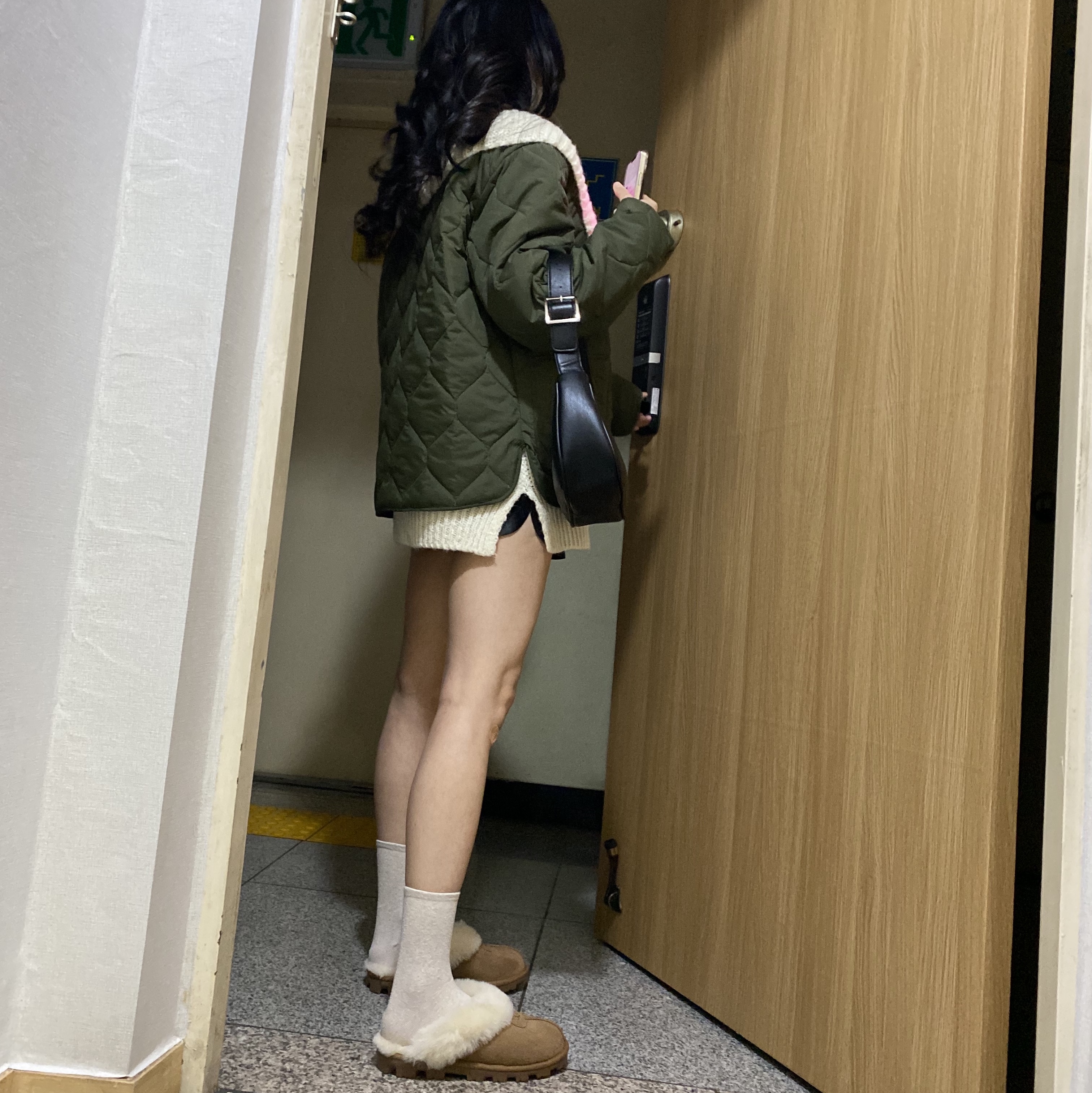 (W) UGG Coquette Slipper Chestnut 착용 스타일 - 1