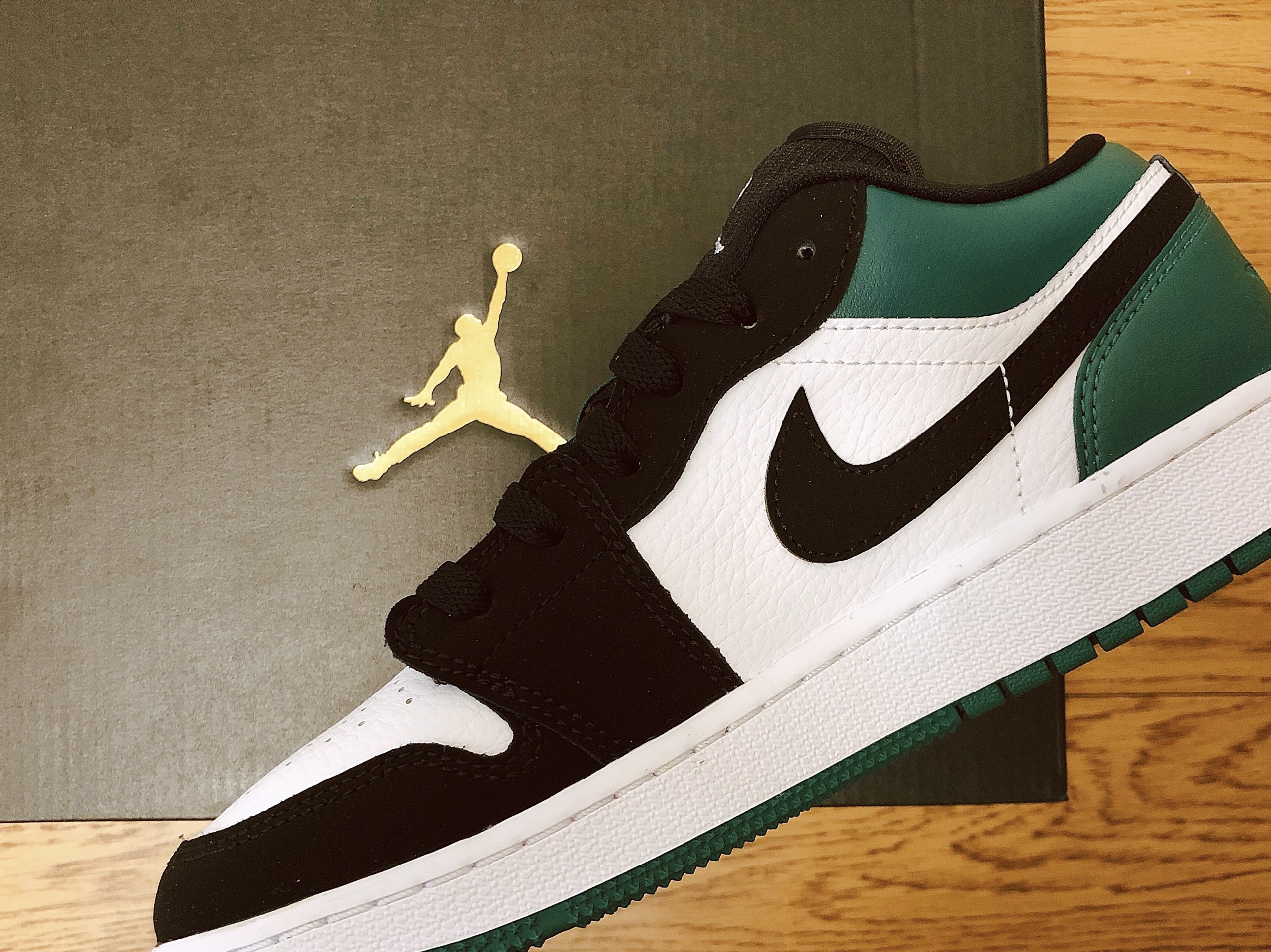 (GS) Jordan 1 Low Black Mystic Green 착용 스타일 - 3