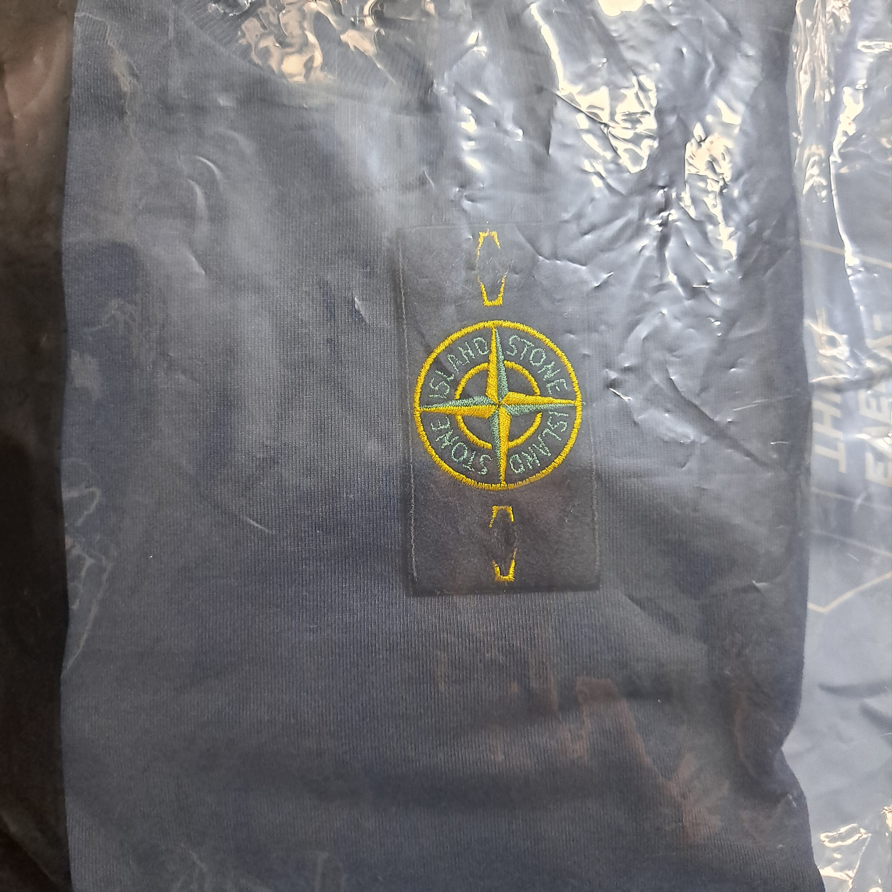 Stone Island 63750 Garment Dyed Gauzed Cotton Crewneck Sweatshirt Navy Blue - 22FW 착용 스타일