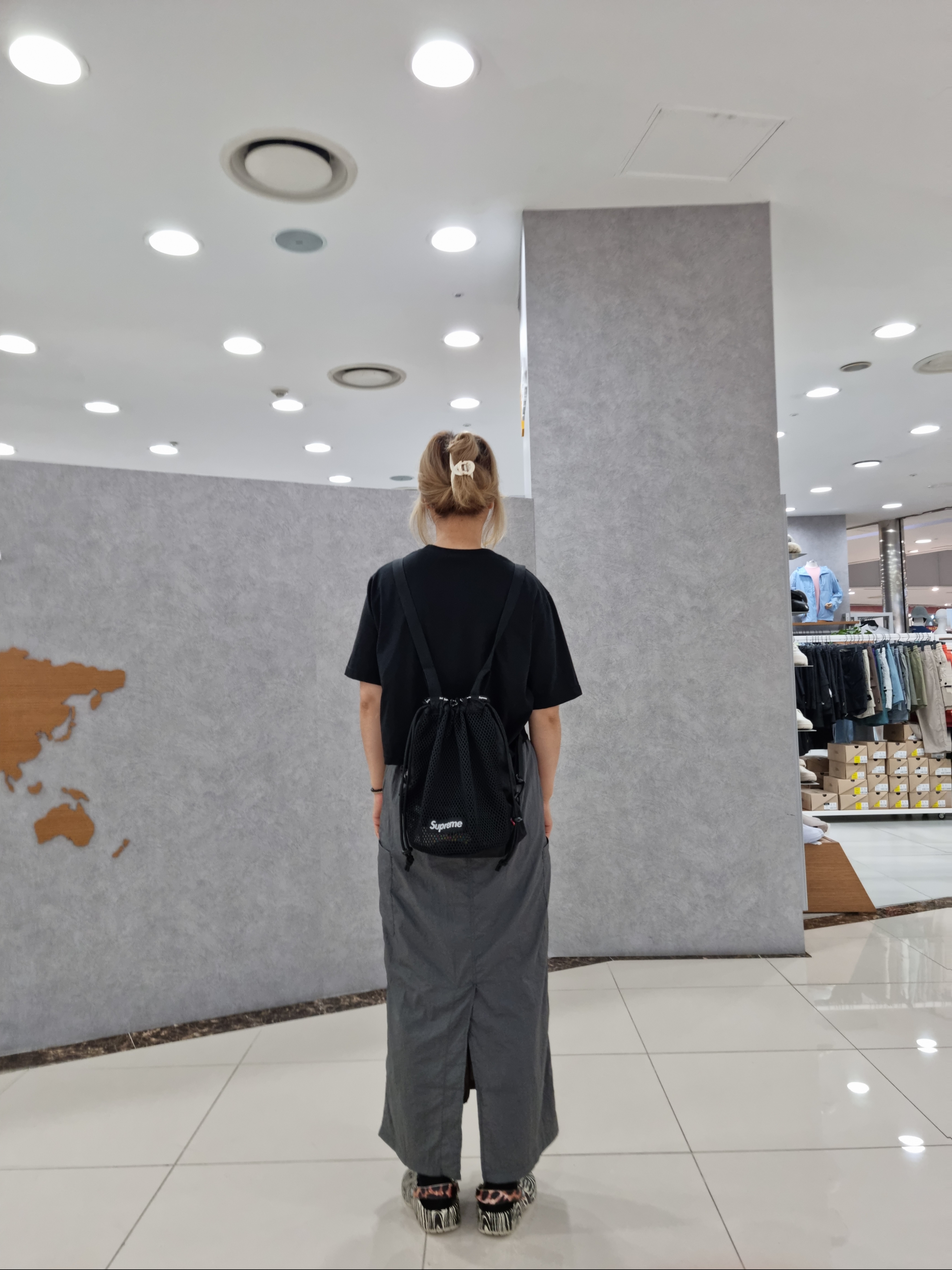 Supreme Mesh Small Backpack Black - 23SS 착용 스타일