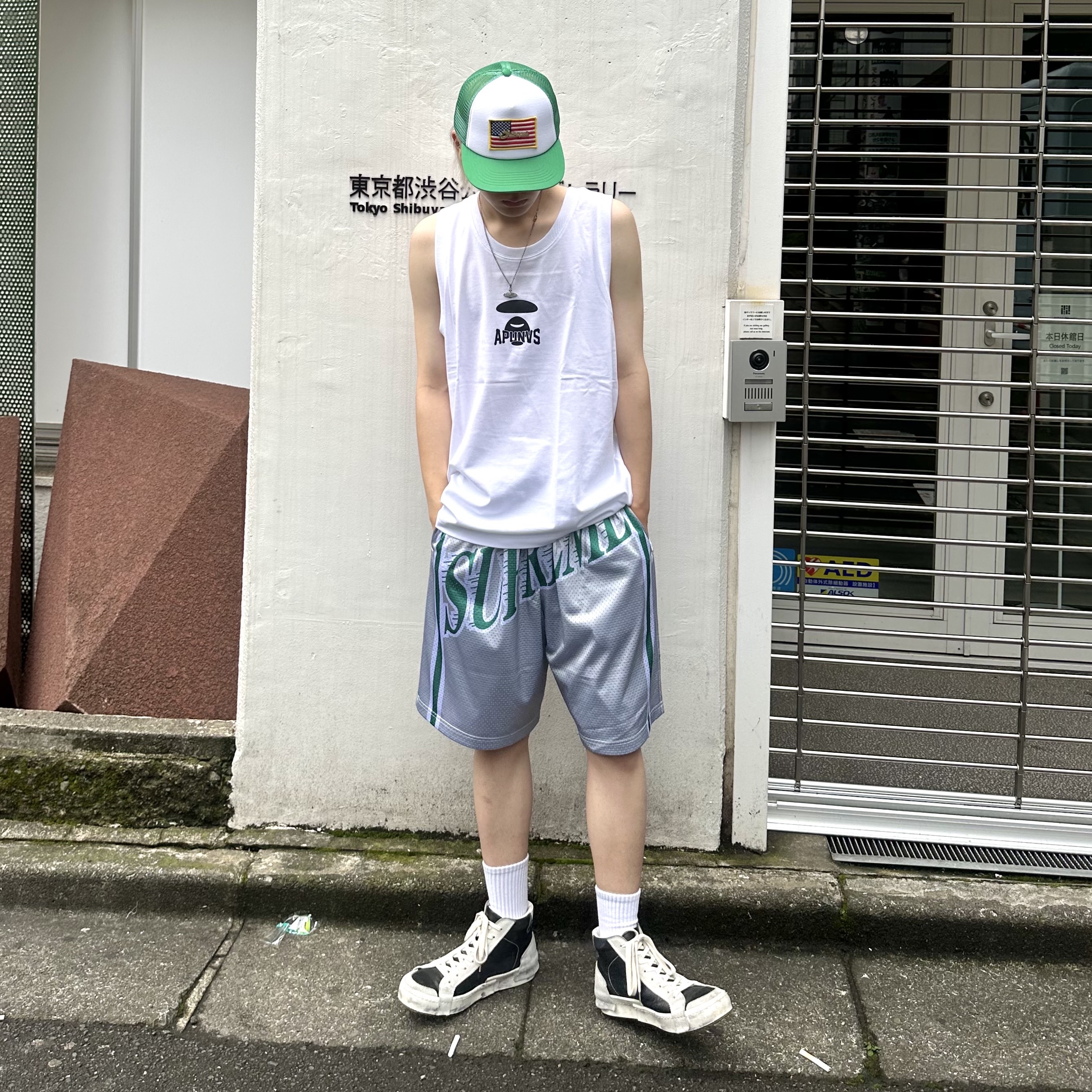 Supreme Slap Shot Mesh Shorts Grey - 23SS, Supreme Name Plate Mesh Back 5-Panel Green - 23SS 착용 스타일 - 3