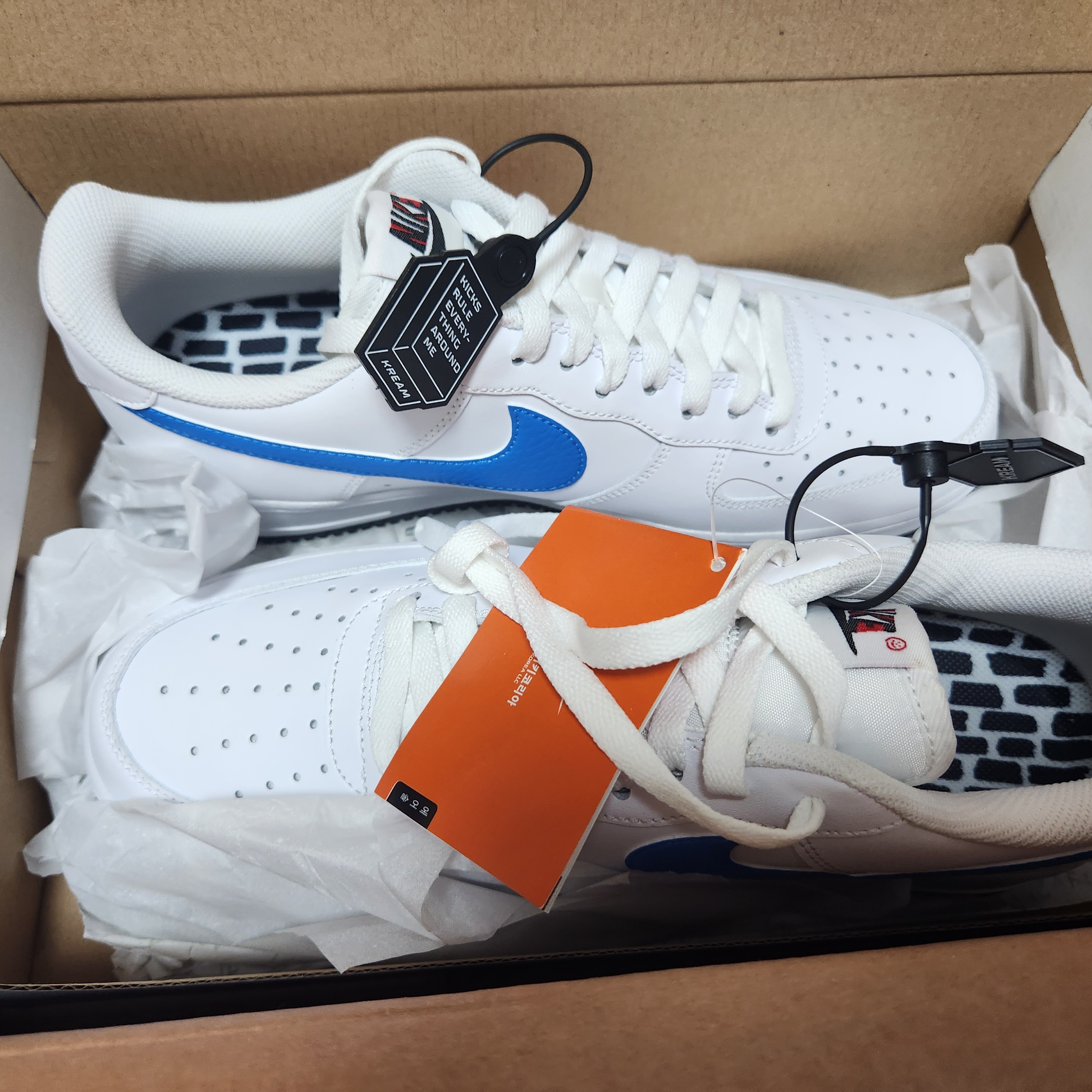 Nike Air Force 1 '07 Mismatch Swooshes White 착용 스타일 - 1