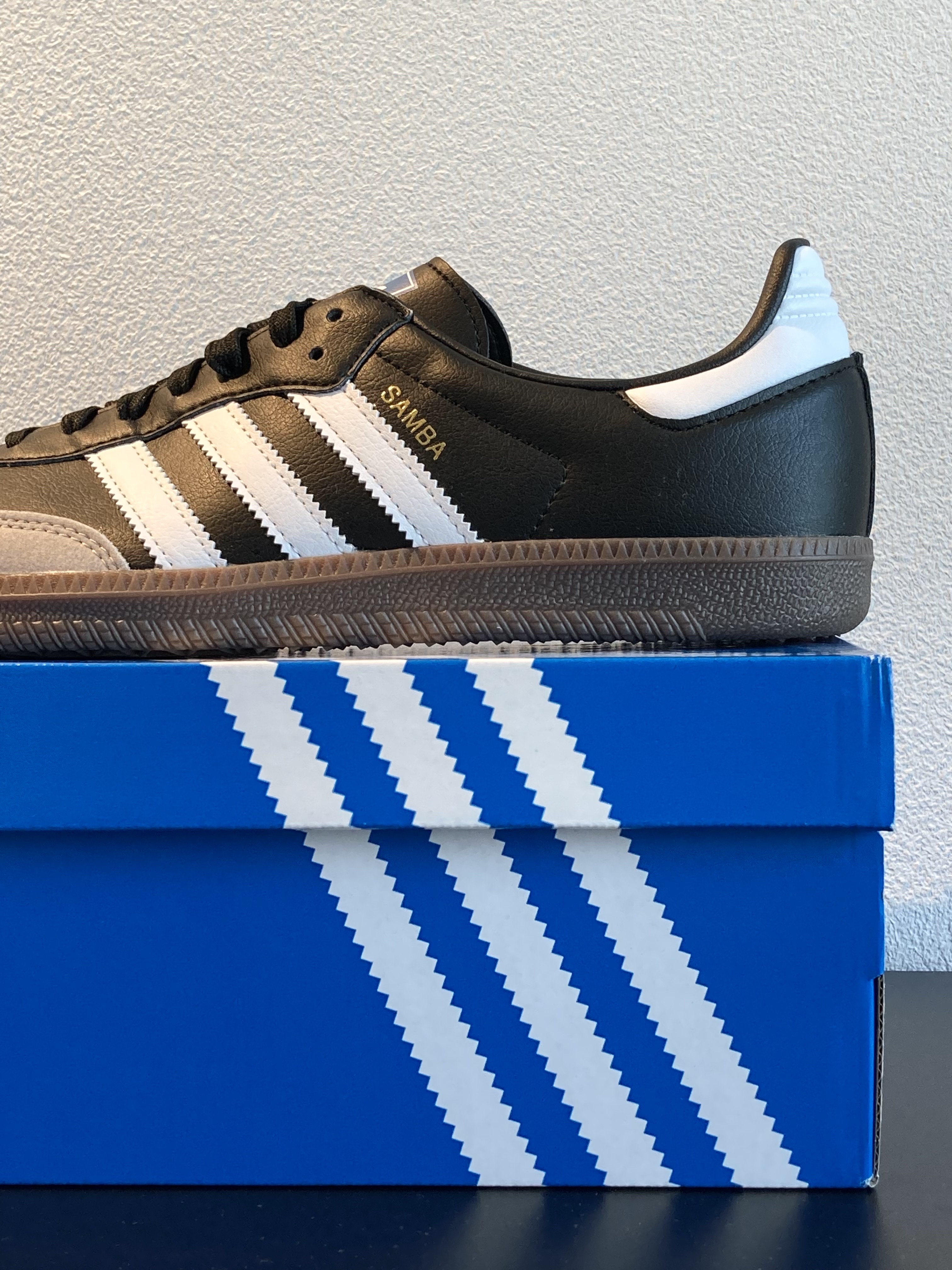 Adidas Samba Vegan Black White 착용 스타일 - 2