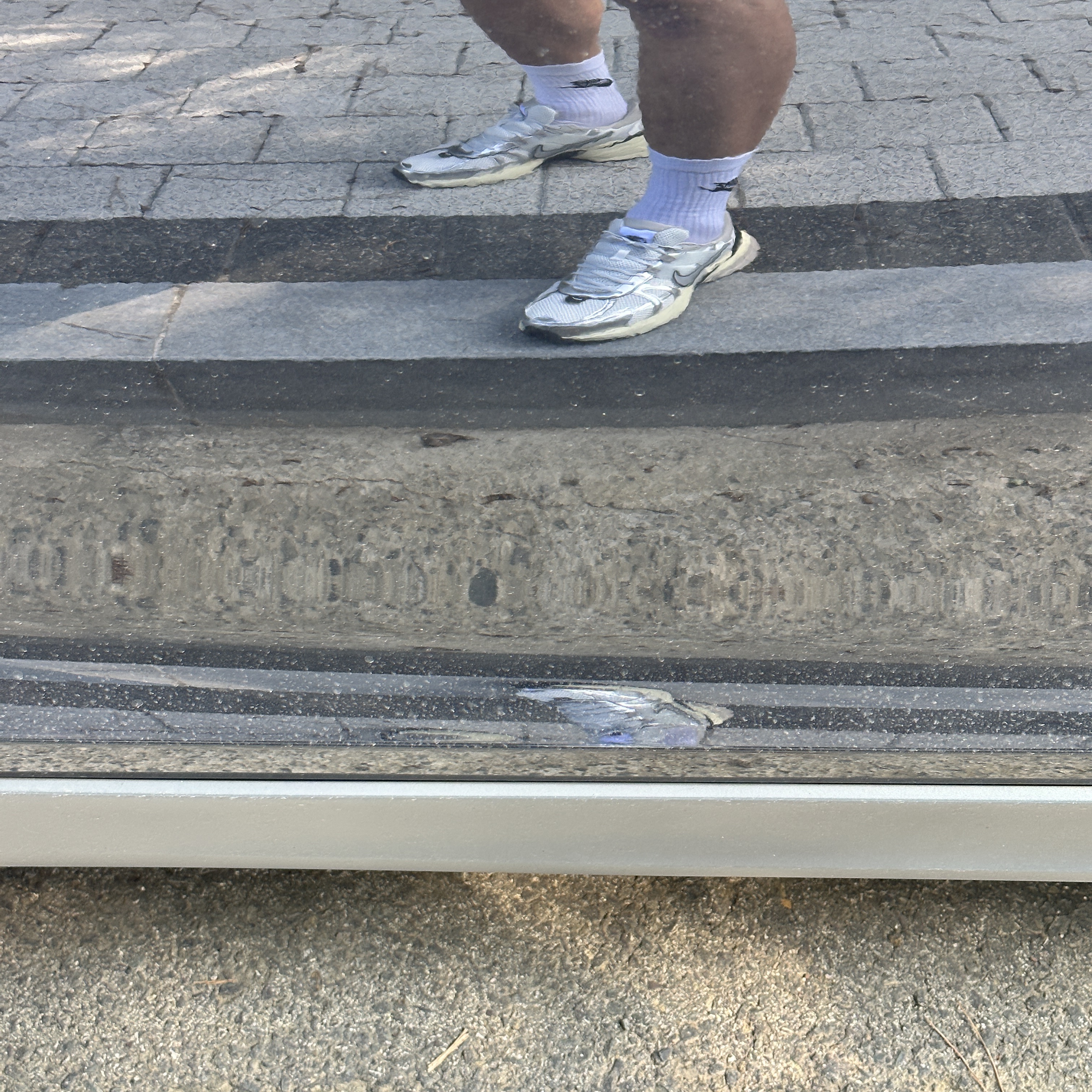 Nike V2K Run Summit White Metallic Silver 착용 스타일