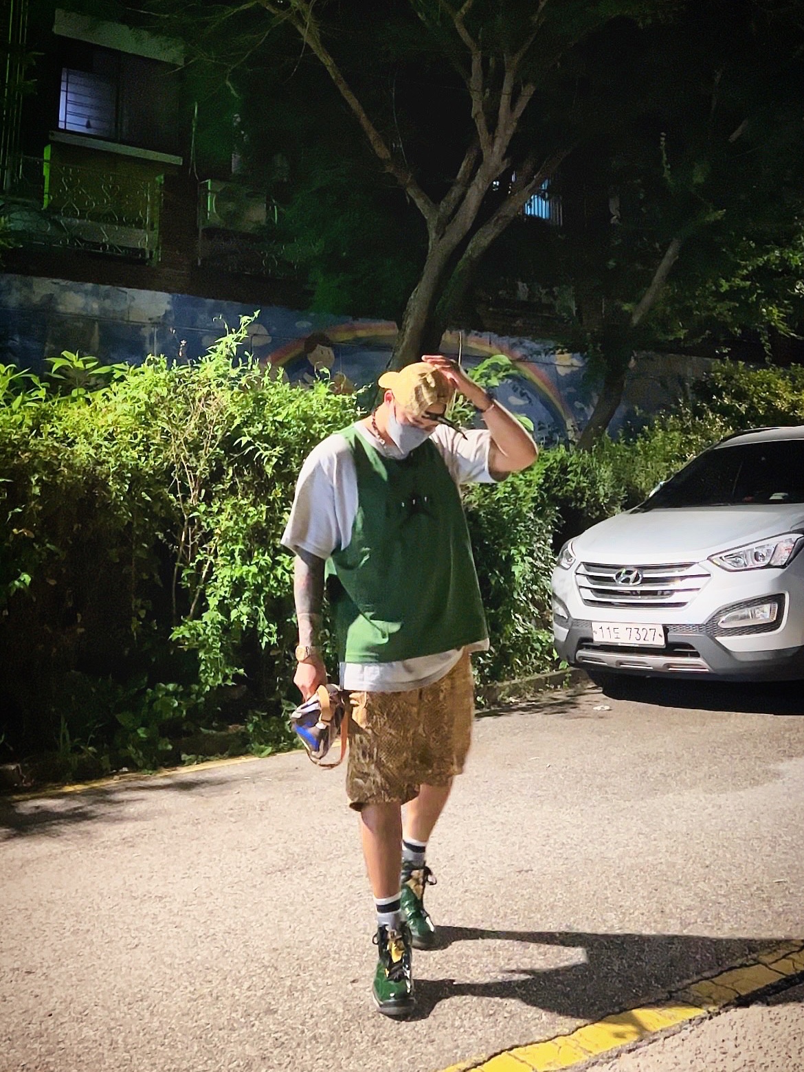 Supreme x Nike ACG Denim 6-Panel Gold Snakeskin - 22FW, Supreme x Nike ACG Nylon Trail Shorts Gold Snakeskin - 22FW 착용 스타일 - 4