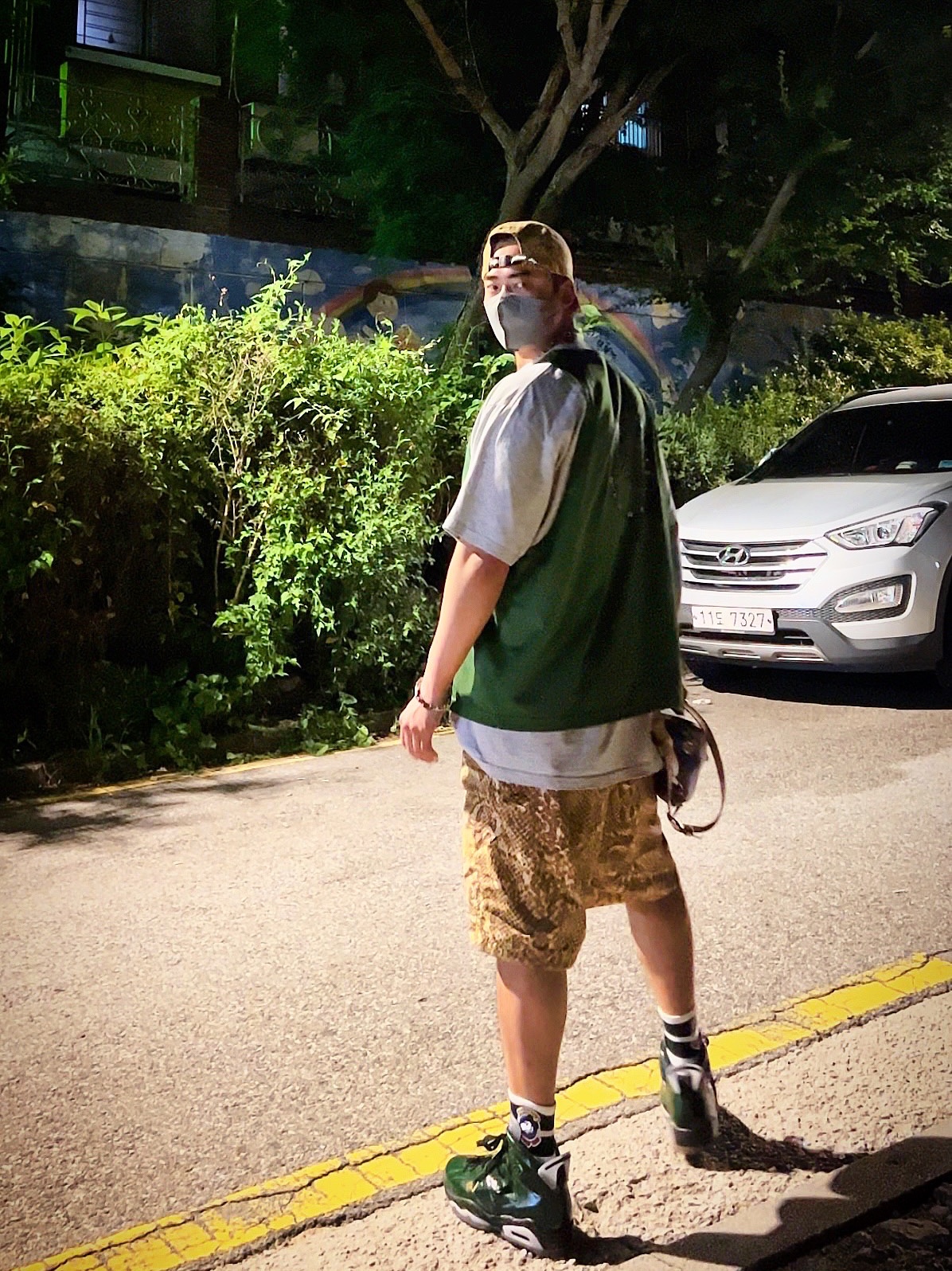 Supreme x Nike ACG Denim 6-Panel Gold Snakeskin - 22FW, Supreme x Nike ACG Nylon Trail Shorts Gold Snakeskin - 22FW 착용 스타일 - 3