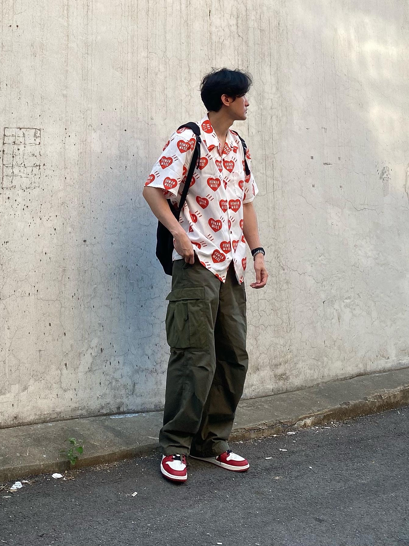 Jordan 1 Retro High OG Chicago 2022, Human Made Heart Aloha Shirt White 착용 스타일 - 3