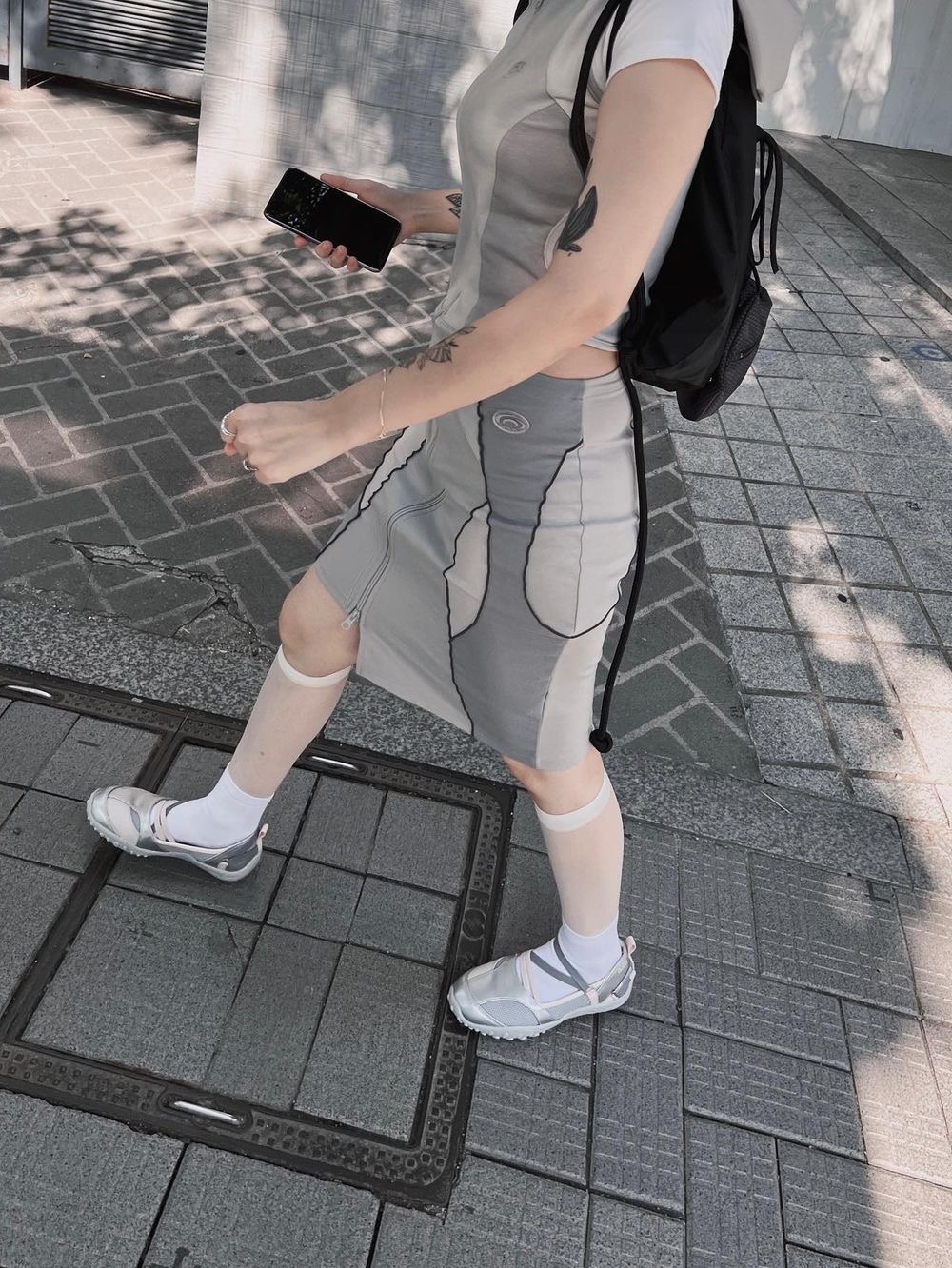 Art of Field Unbalanced Midi Skirt Light Gray, Art of Field Unbalanced Midi Skirt Black 착용 스타일