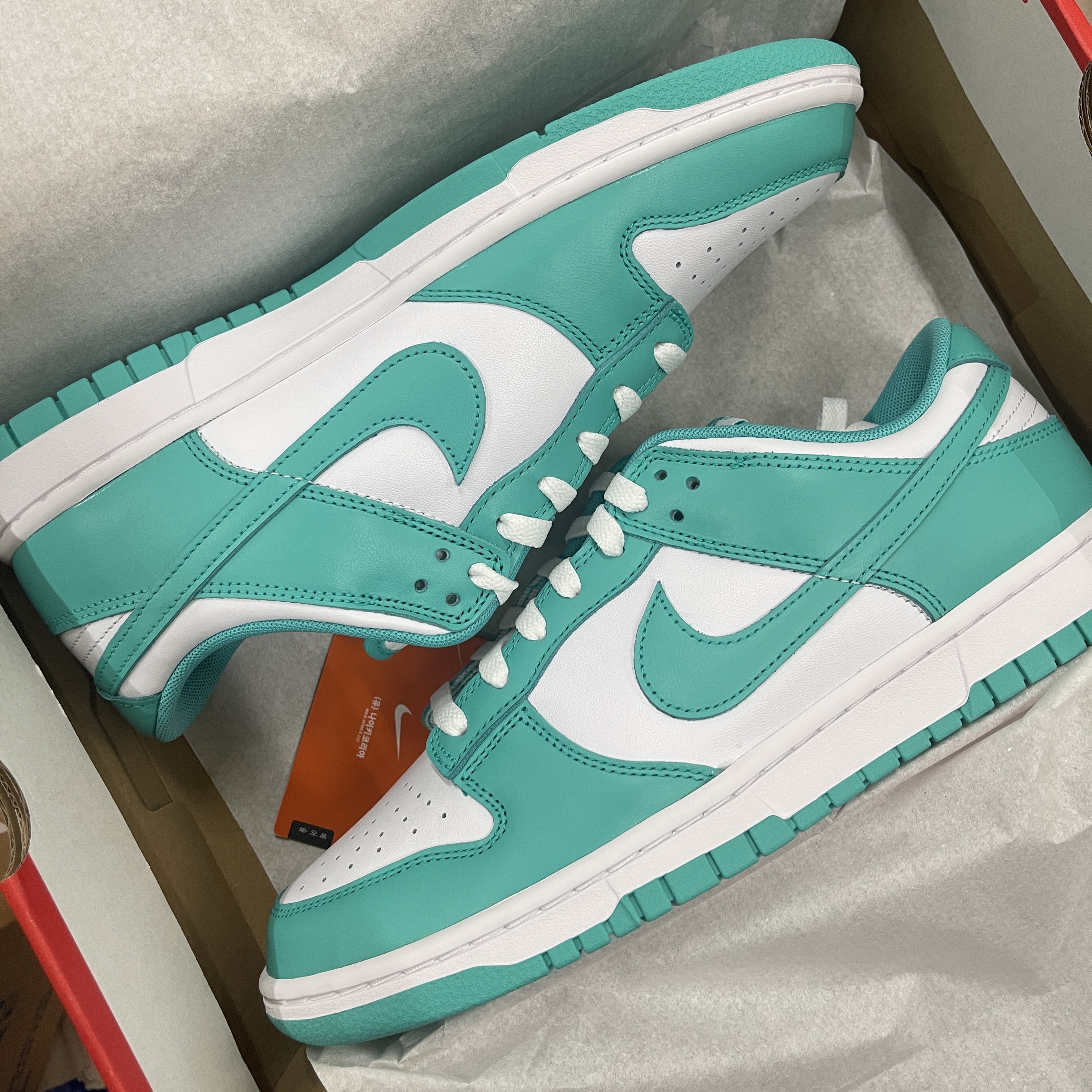 Nike Dunk Low White Clear Jade 착용 스타일