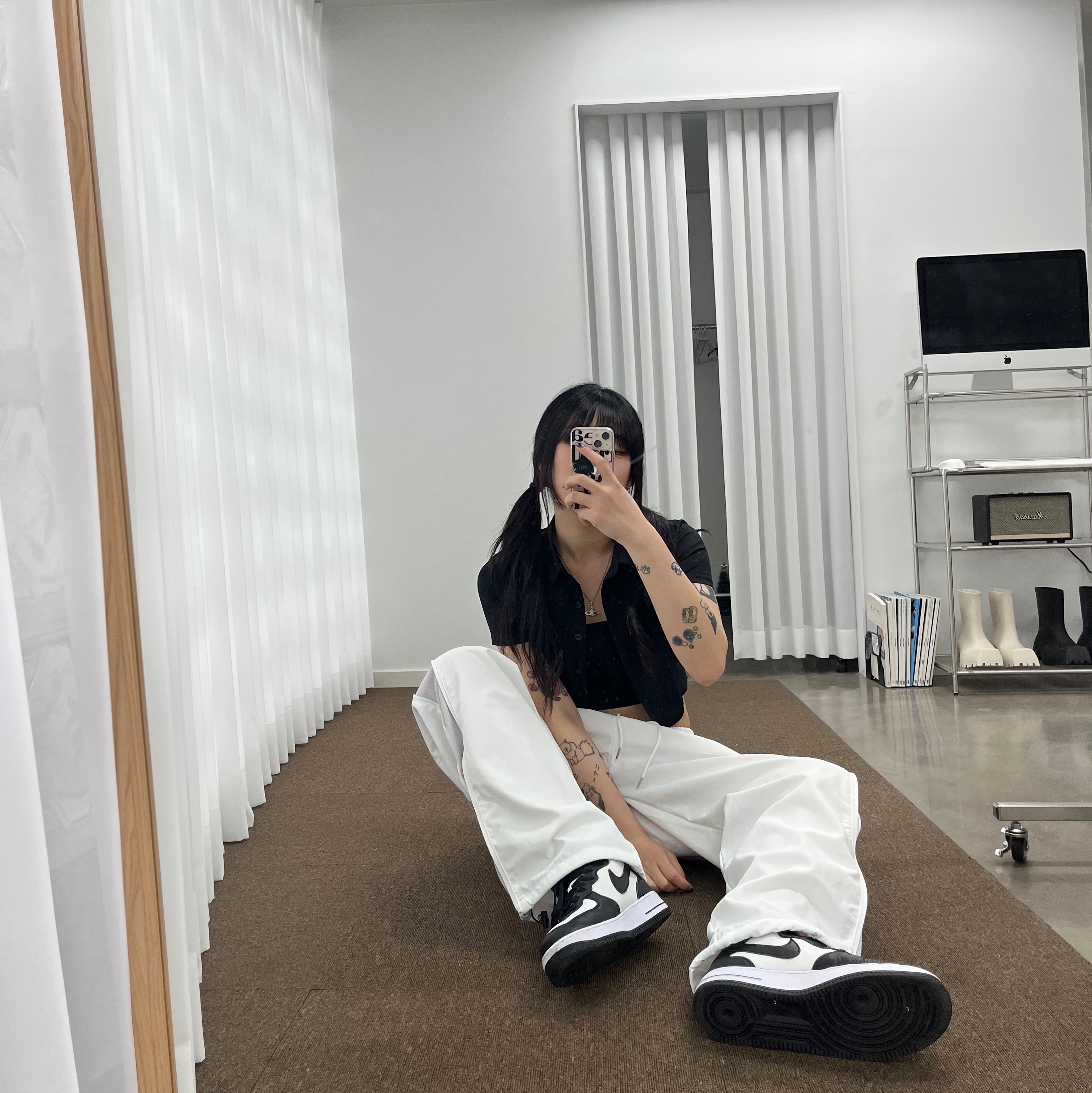Nike x Stussy Air Force 1 '07 Mid SP Black and Light Bone 착용 스타일 - 1