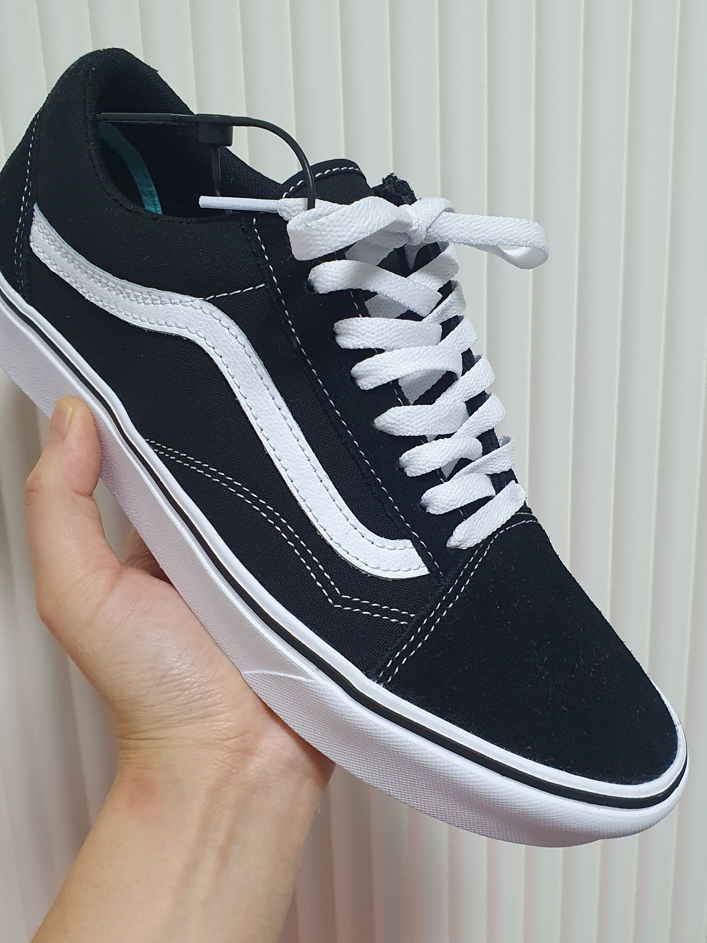 Vans ComfyCush Old Skool Black True white 착용 스타일