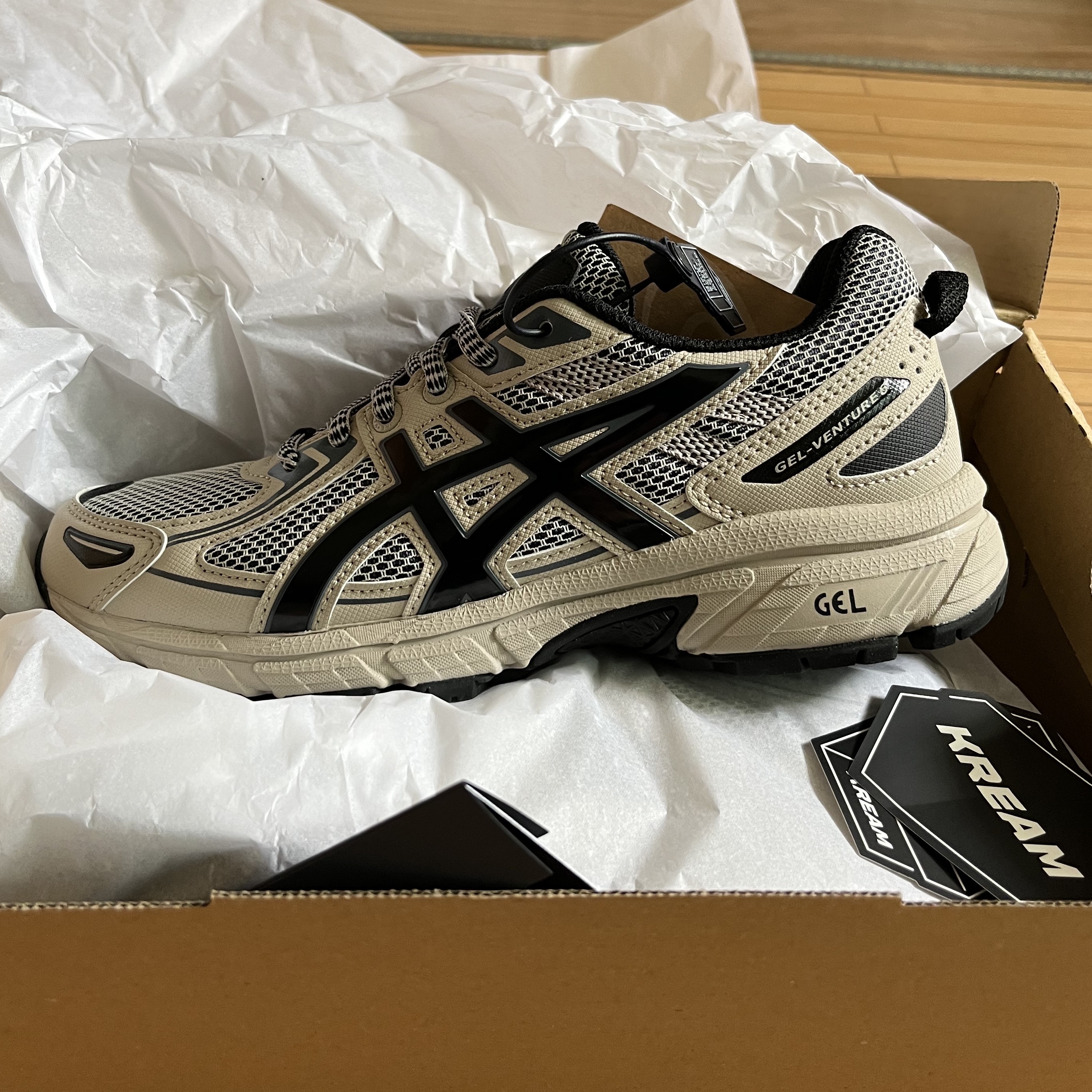 Asics Gel-Venture 6 Feather Grey Black 착용 스타일