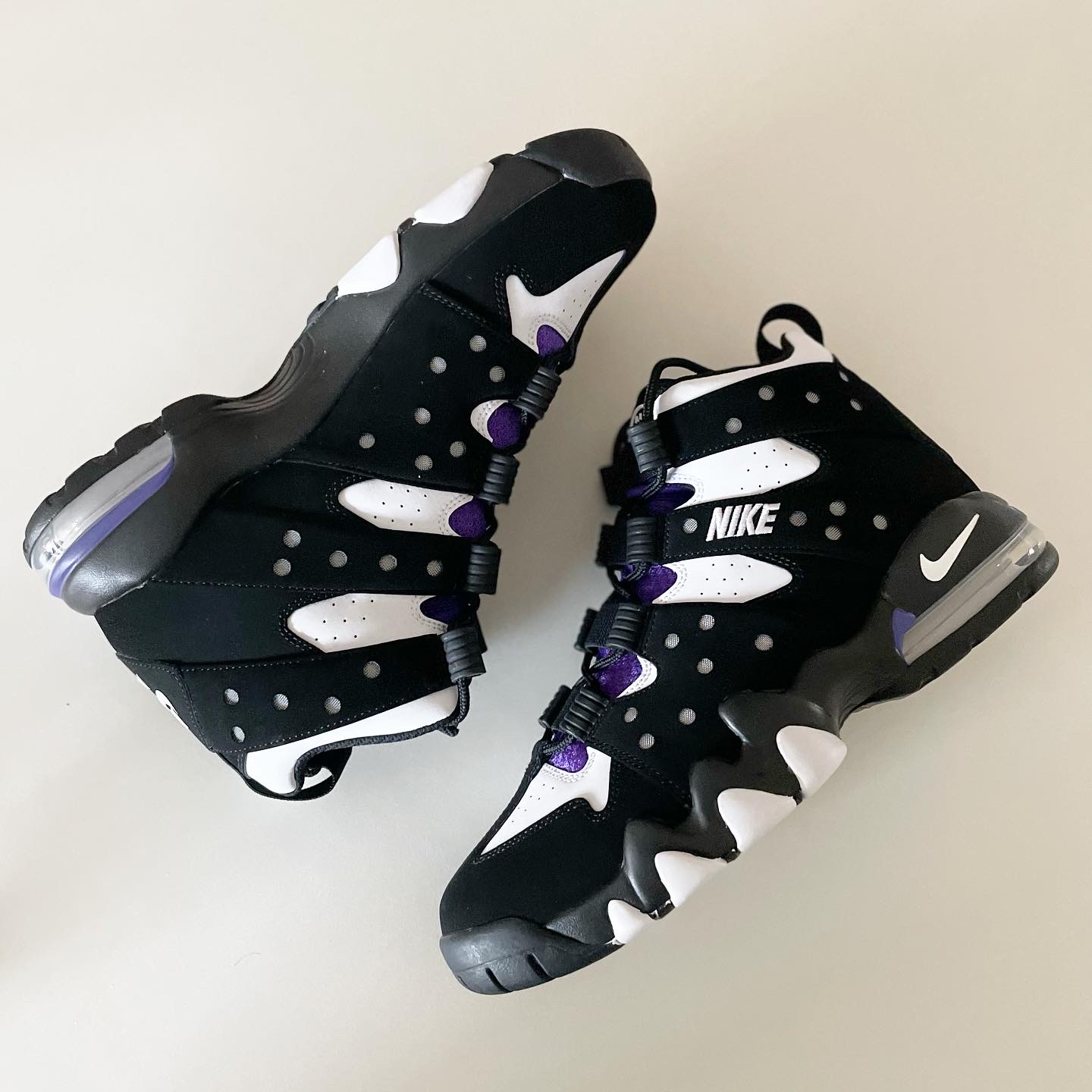 Nike Air Max 2 CB 94 Black and Pure Purple 착용 스타일 - 3