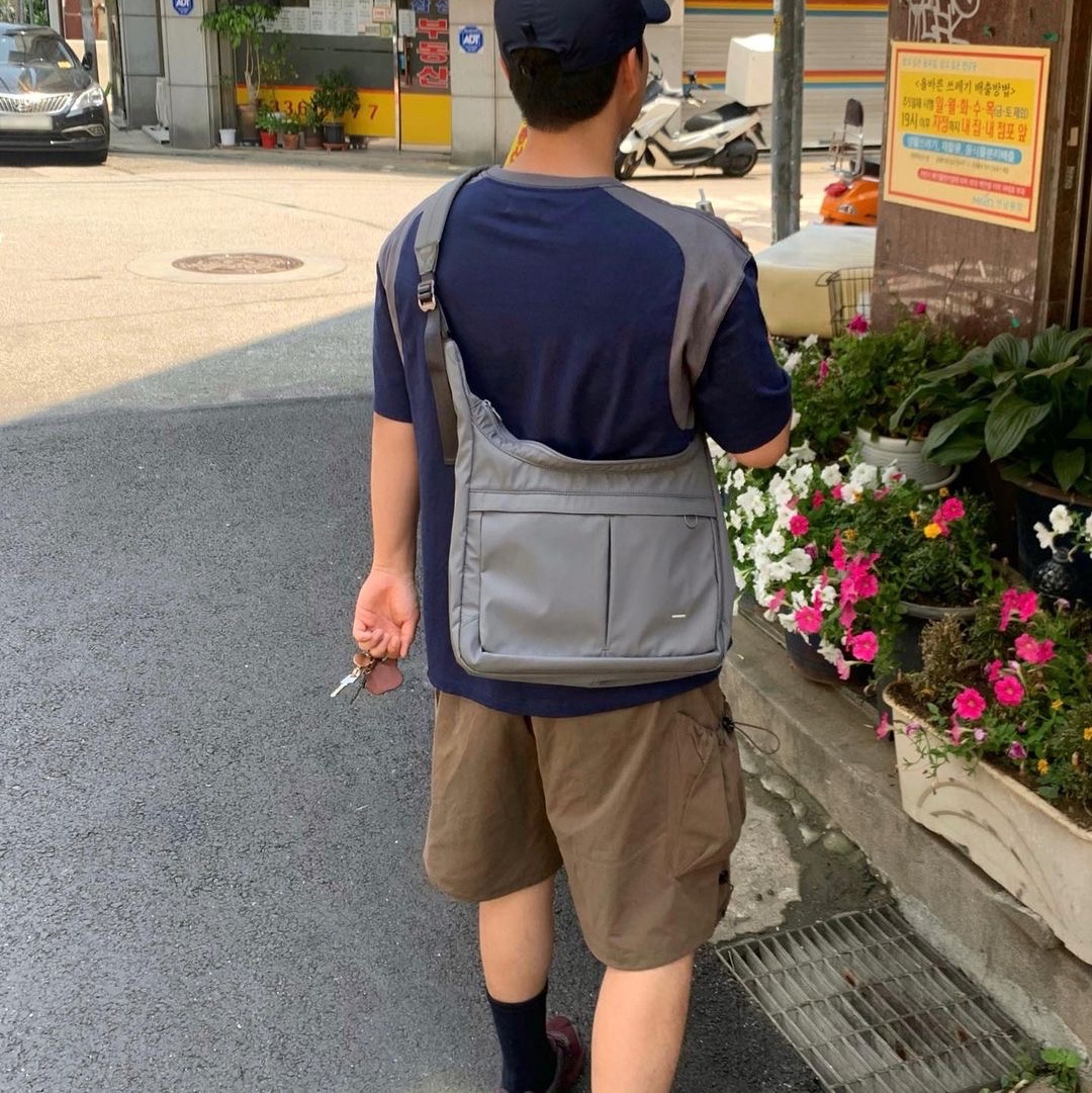 Art of Field Big Pocket Bermuda Pants Brown, Art of Field Big Pocket Bermuda Pants Deep Gray 착용 스타일
