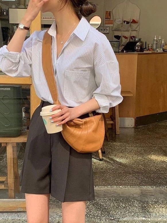 Lemaire Small Croissant Bag Soft Nappa Leather Sugar Brown 착용 스타일