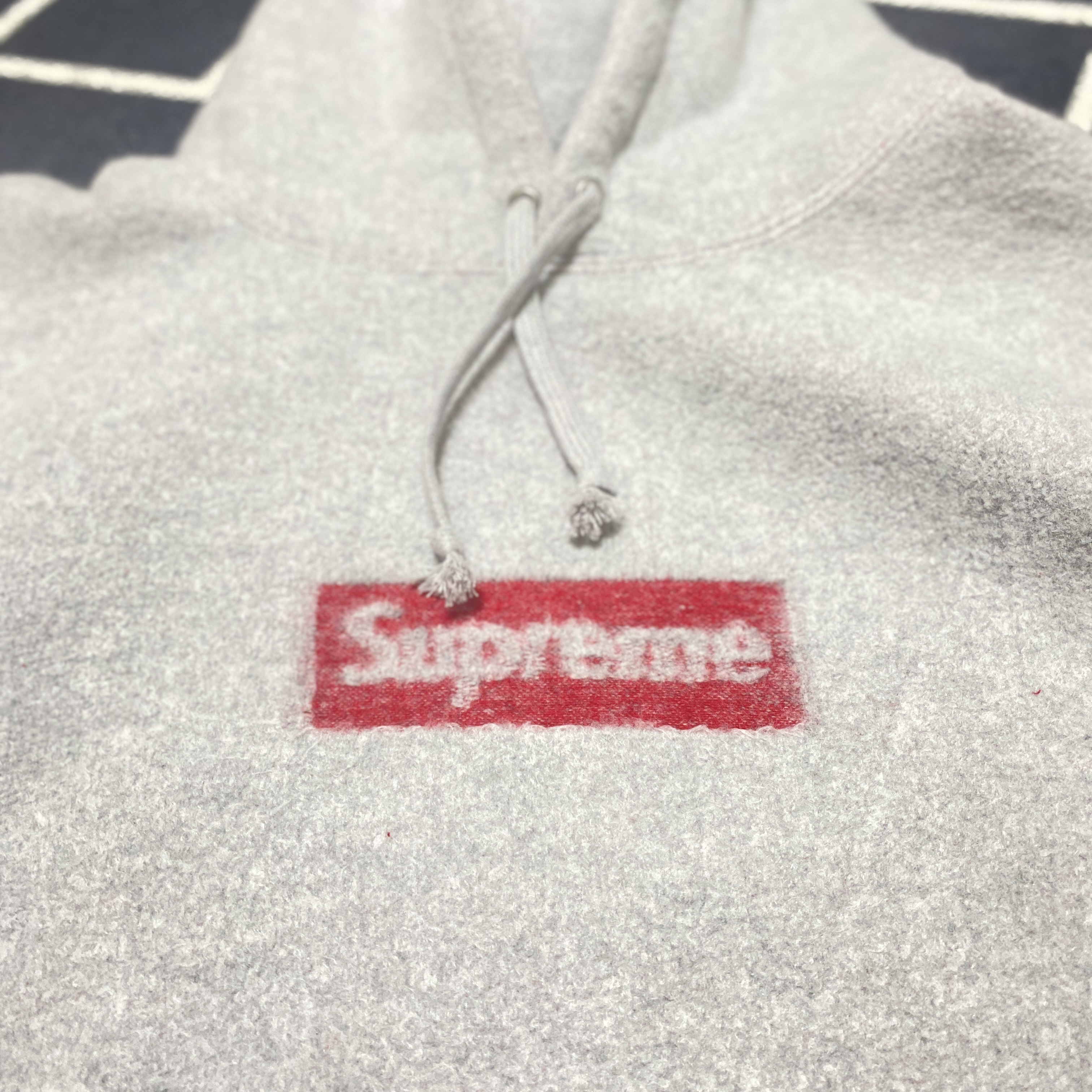 Supreme Inside Out Box Logo Hooded Sweatshirt Heather Grey - 23SS 착용 스타일 - 2