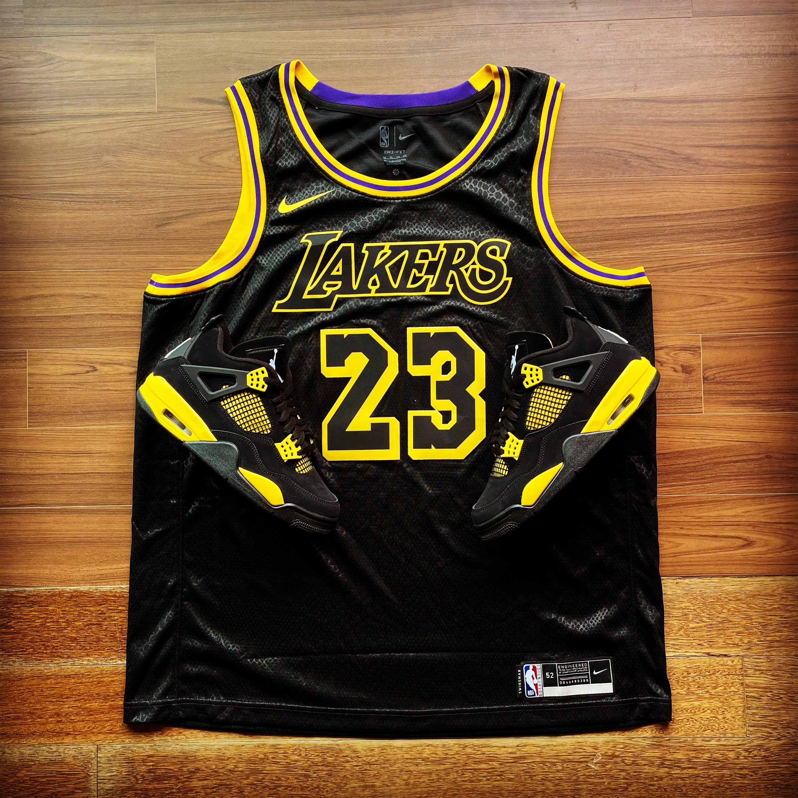 Jordan 4 Retro Thunder 2023 착용 스타일