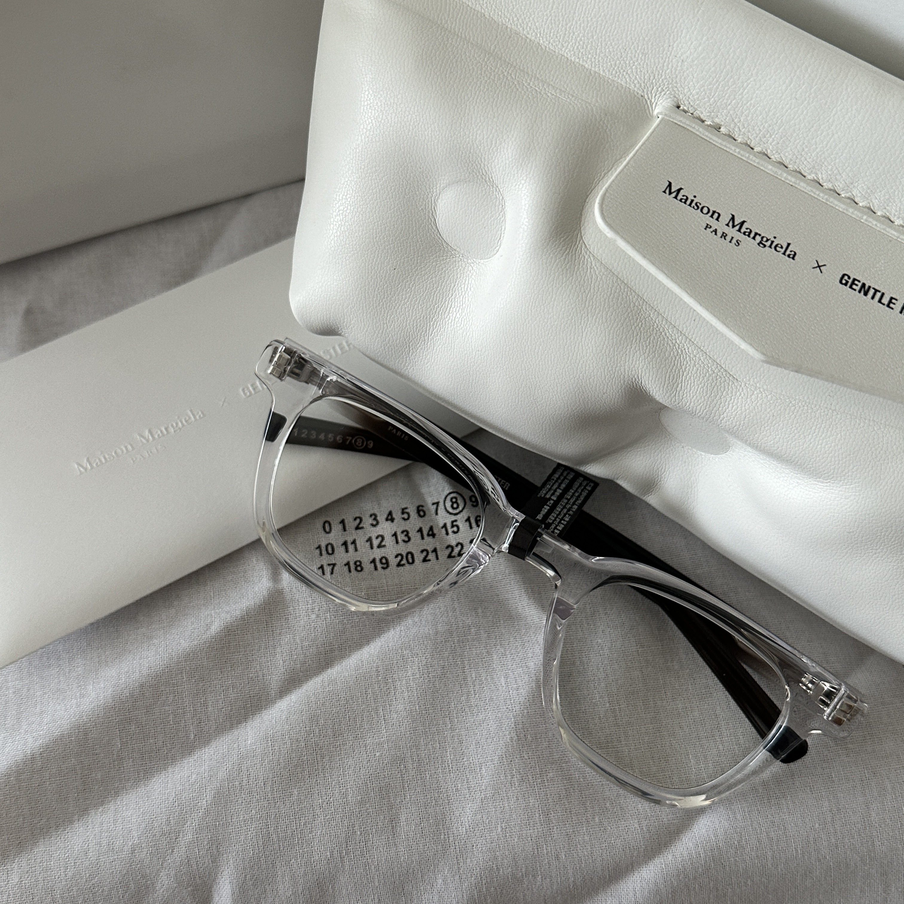 Gentle Monster x Maison Margiela MM010 Clear Black Gradient 착용 스타일
