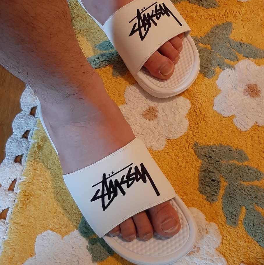 Nike x Stussy Benassi Slide Sail 착용 스타일