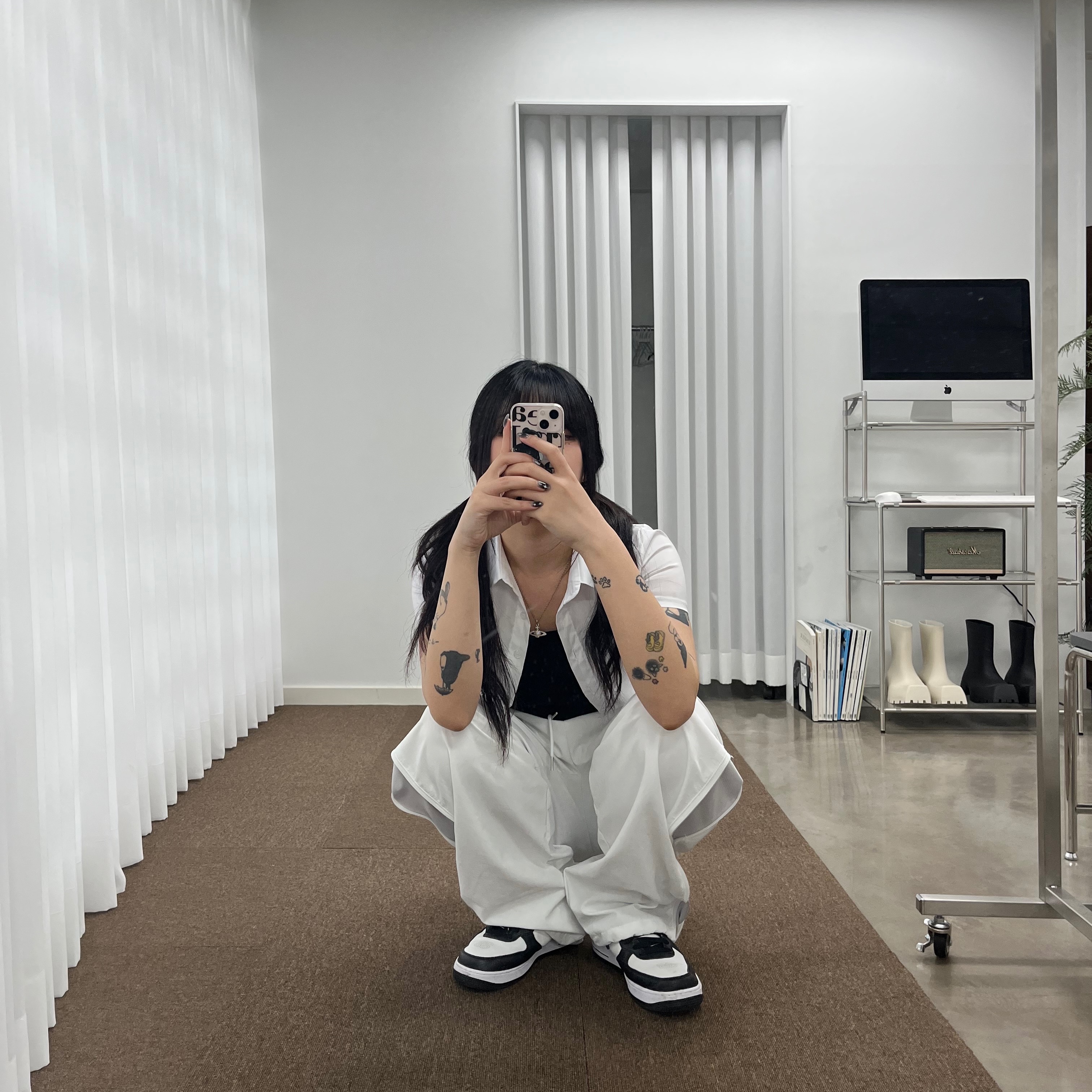 Nike x Stussy Air Force 1 '07 Mid SP Black and Light Bone 착용 스타일 - 3