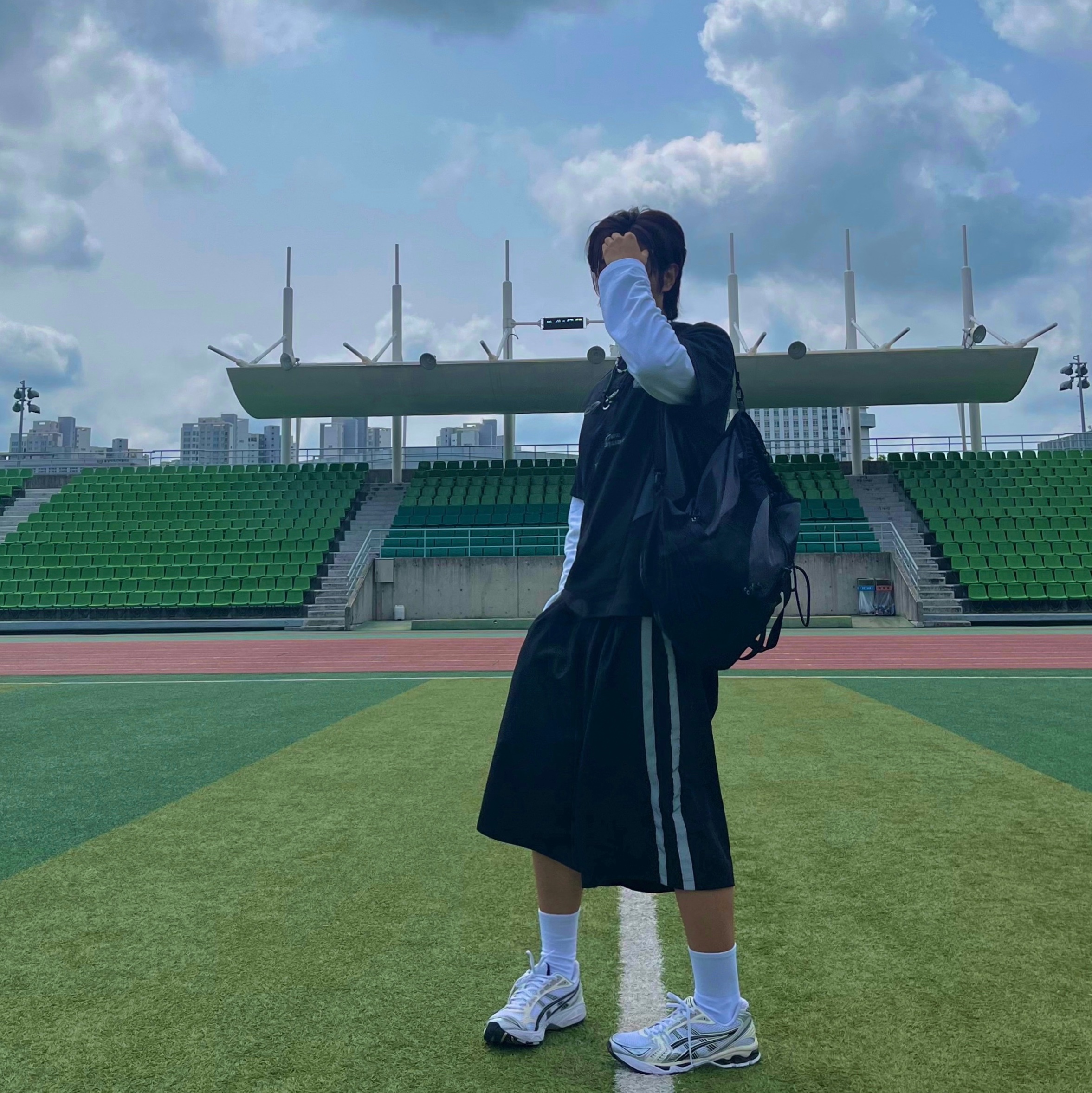 Apple AirPods Max Lightning Space Gray (Korean Ver.), (W) Asics Gel-Kayano 14 White Midnight 착용 스타일 - 2