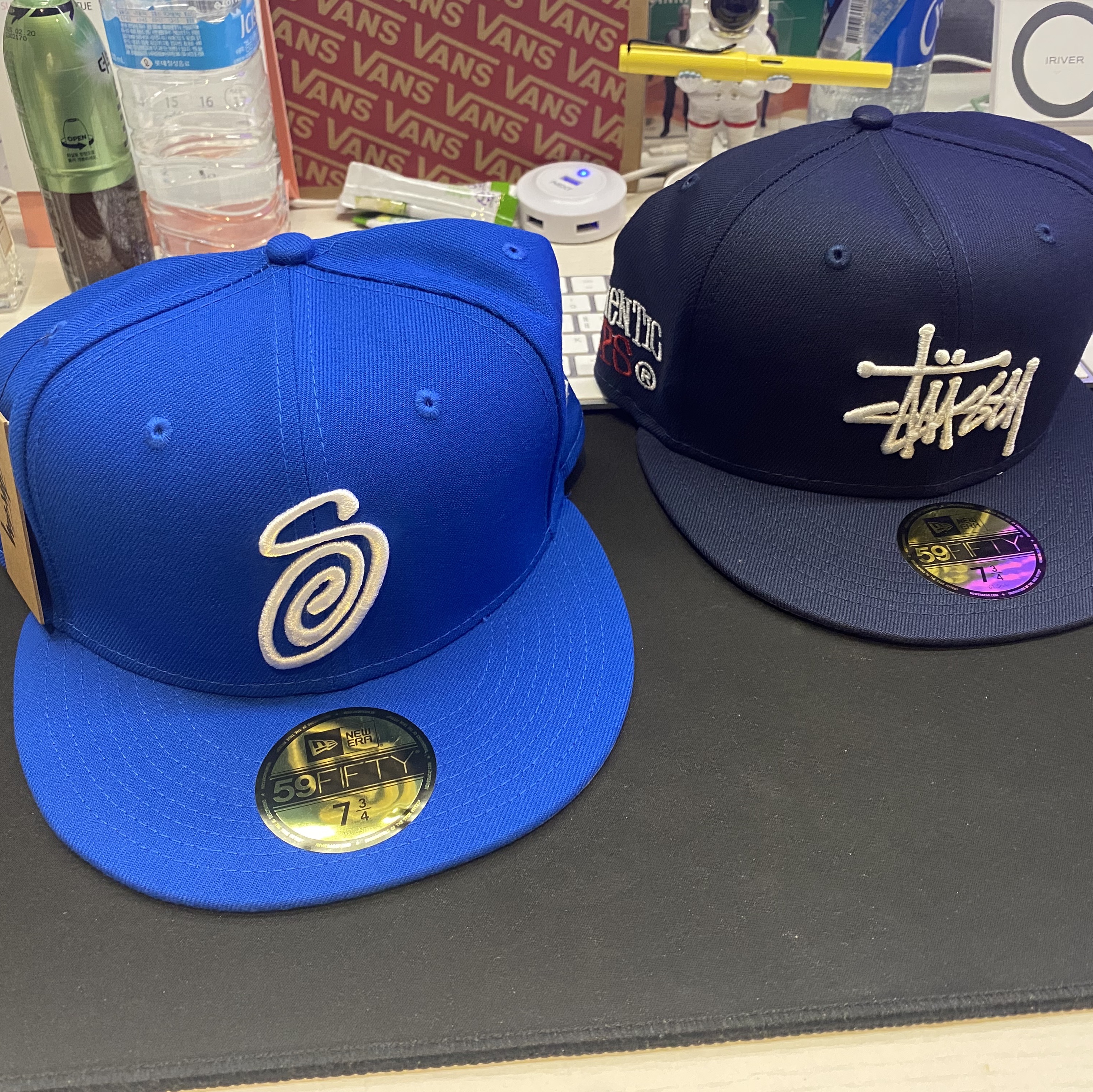 Stussy Authentic New Era Cap Black, Stussy Curly S 59Fifty New Era Cap Black 착용 스타일