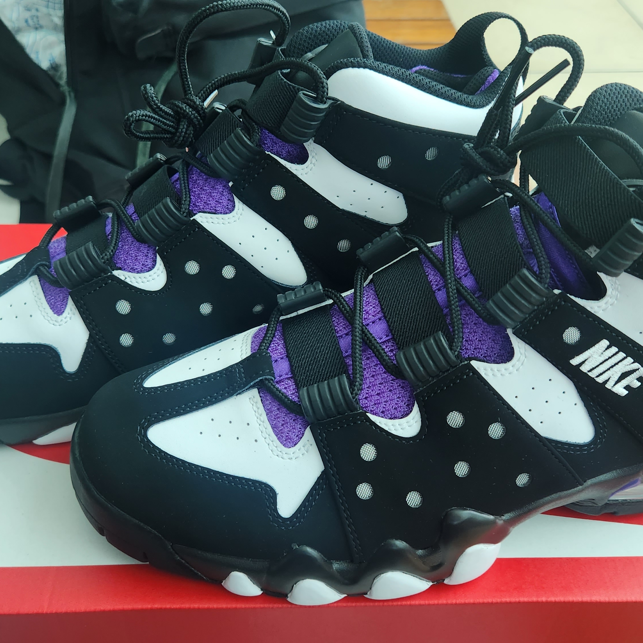 Nike Air Max 2 CB 94 Black and Pure Purple 착용 스타일 - 3