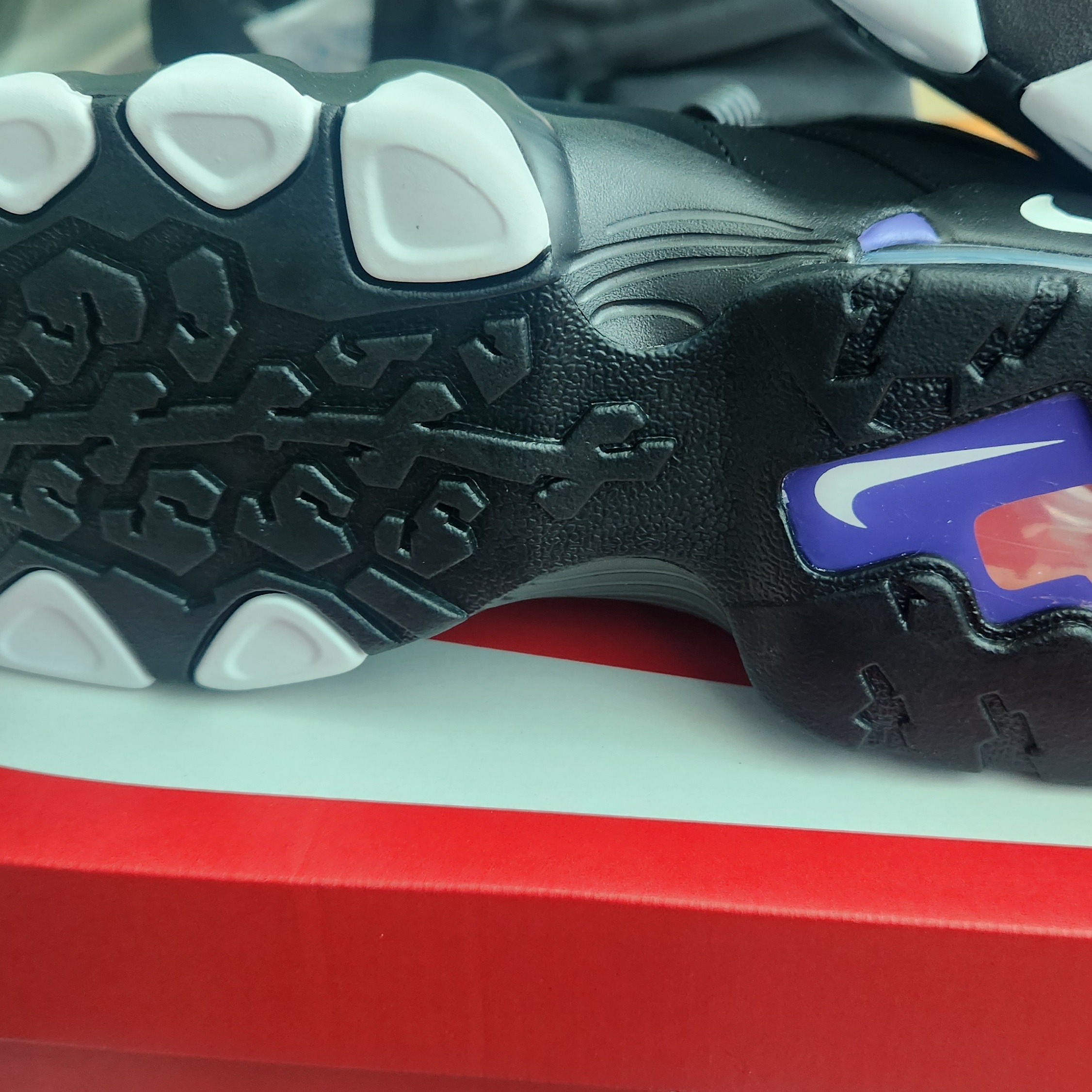 Nike Air Max 2 CB 94 Black and Pure Purple 착용 스타일 - 4