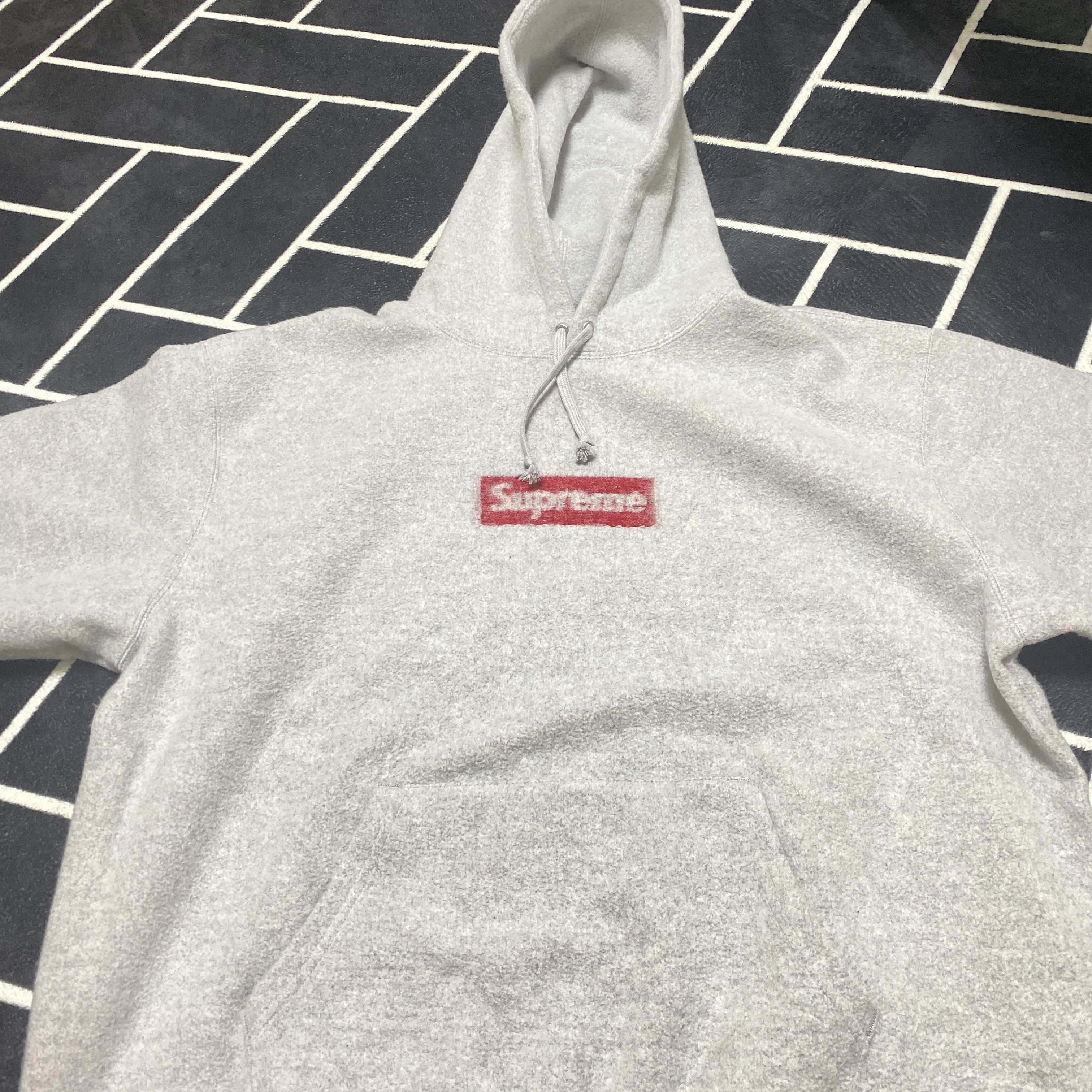 Supreme Inside Out Box Logo Hooded Sweatshirt Heather Grey - 23SS 착용 스타일 - 1