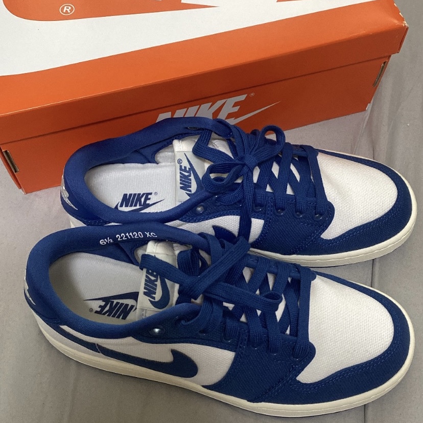 Jordan 1 KO Low White Dark Royal Blue 착용 스타일