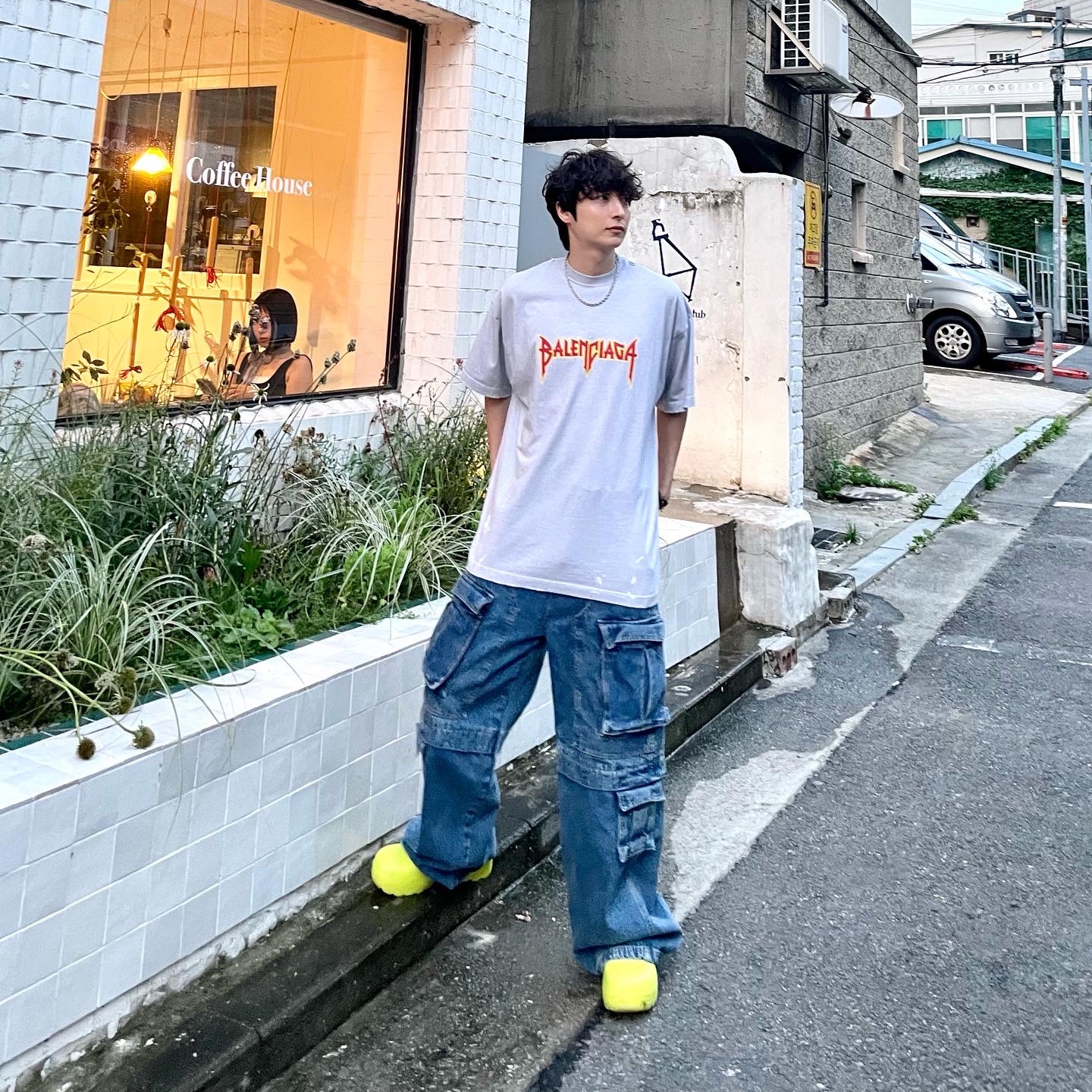 Balenciaga Metal Oversized Fit T-Shirt White Vintage, Bottega Veneta Rubber Flash Clog Kiwi 착용 스타일 - 2