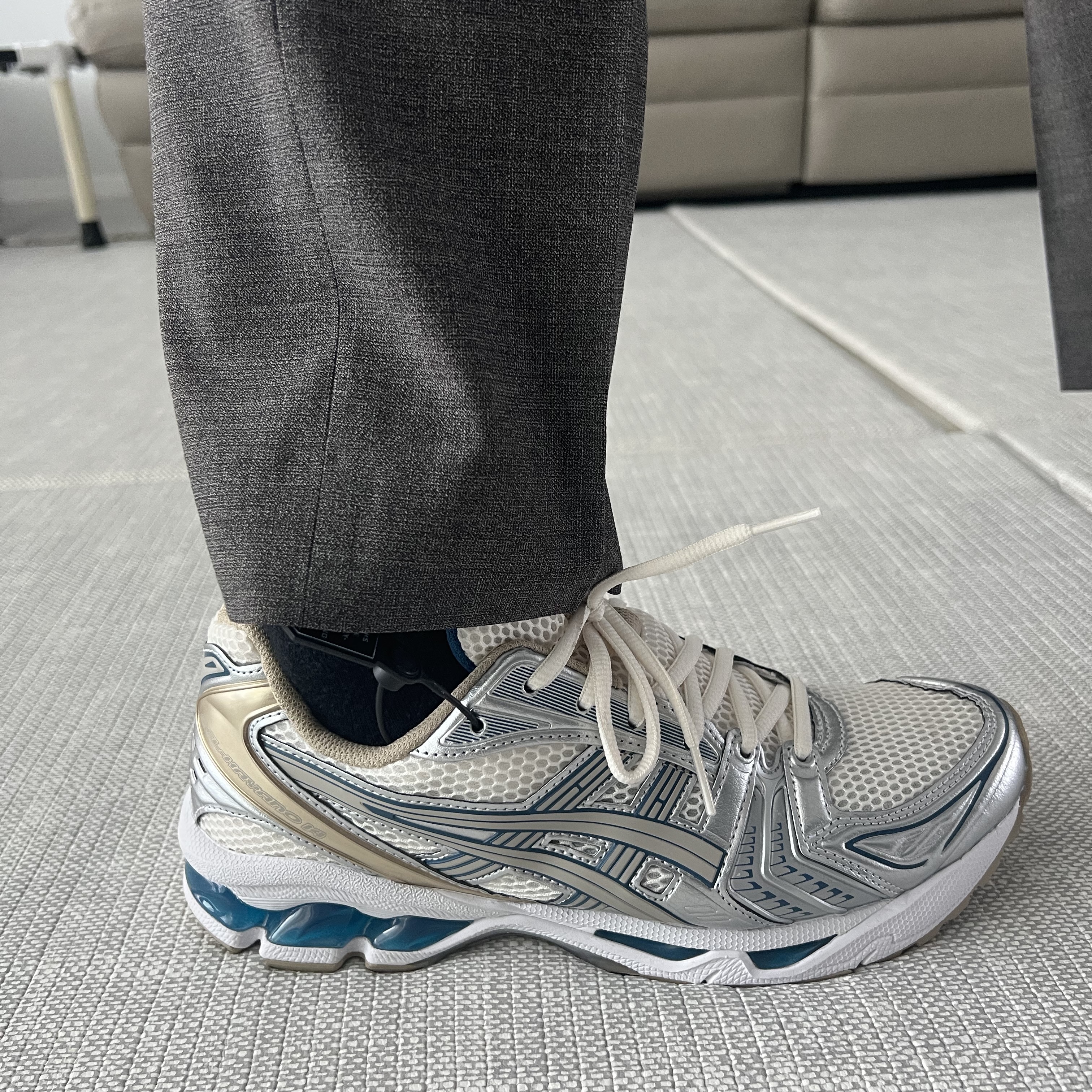 Asics Gel-Kayano 14 Cream Pure Silver 착용 스타일 - 5