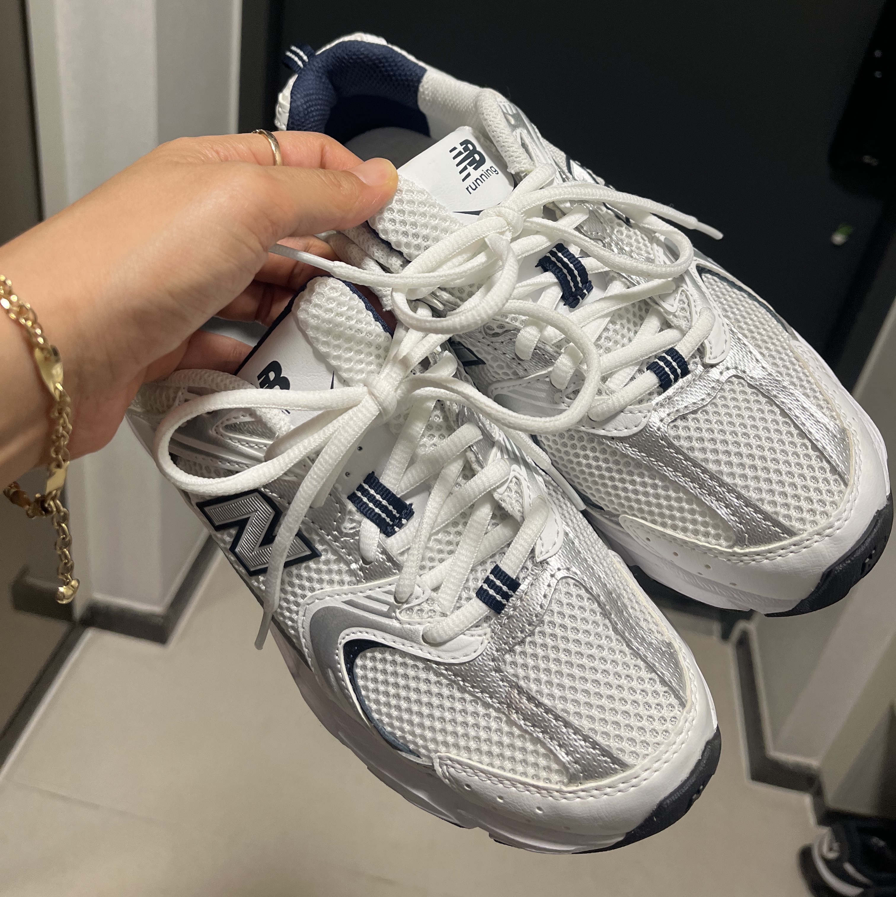 New Balance 530 White 착용 스타일