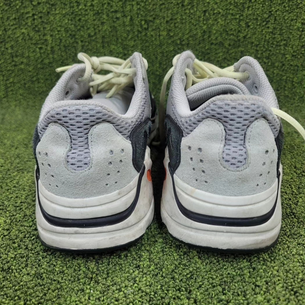Adidas Yeezy Boost 700 Wave Runner Solid Grey 2017/2019 착용 스타일 - 3