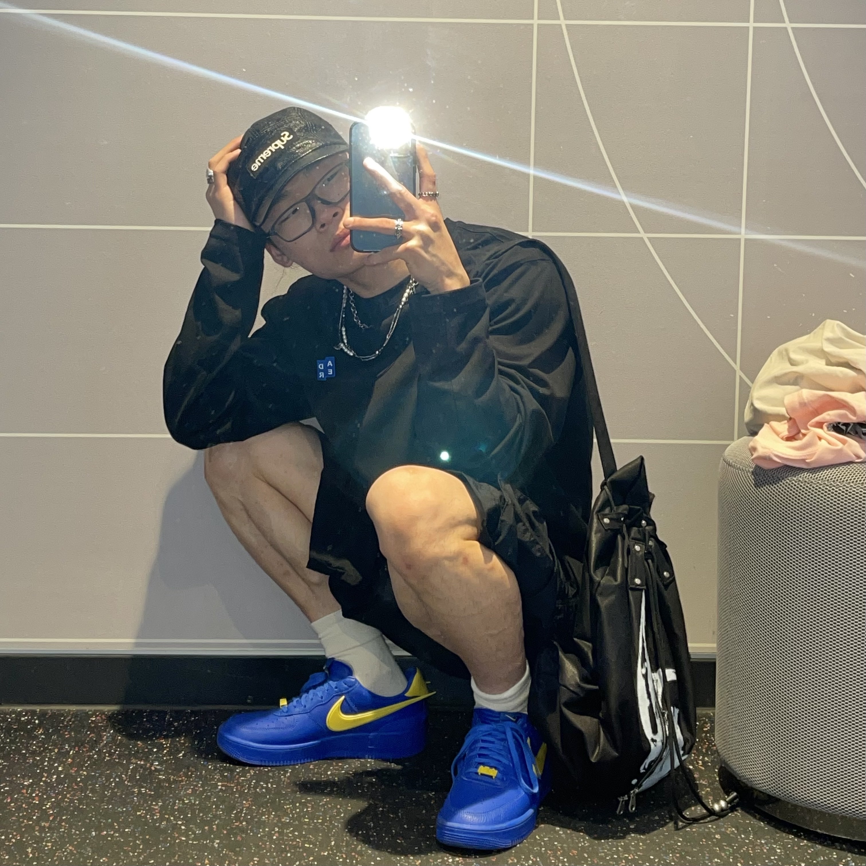 Nike x Ambush Air Force 1 Low SP Game Royal and Vivid Sulfur, Ader Error Sig; TRS/BL Tag LS T-Shirt 01 Black 착용 스타일 - 3