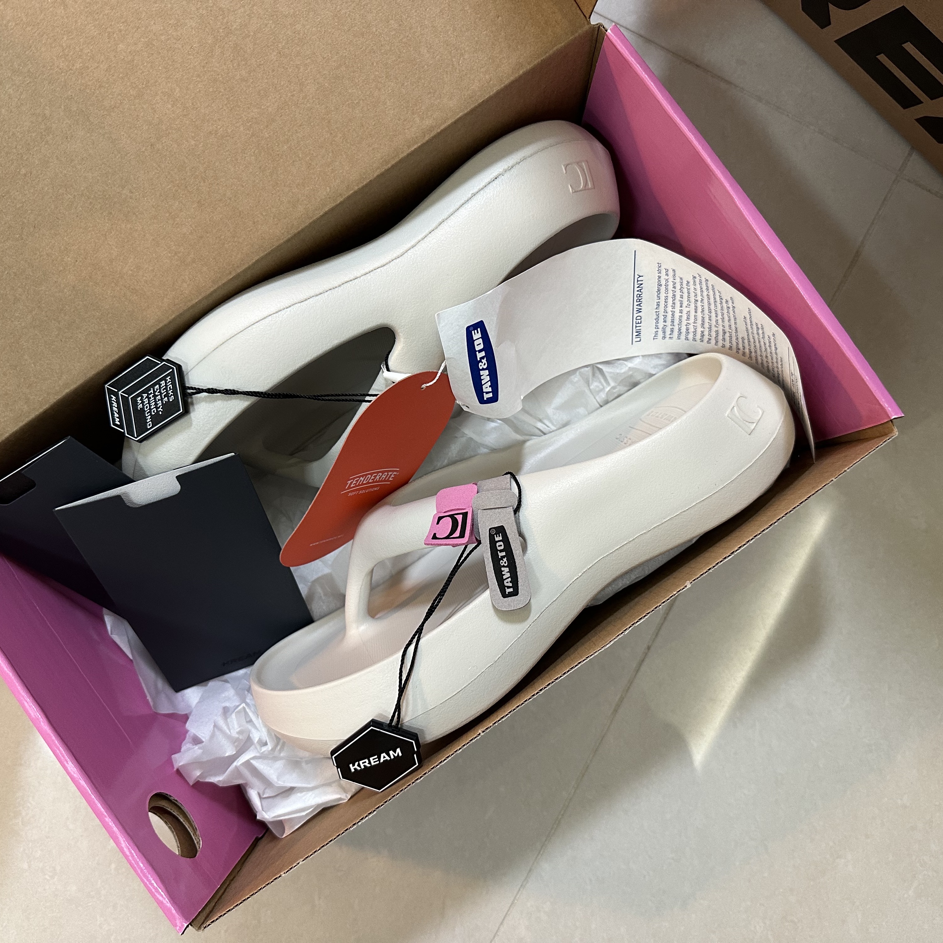 Taw&Toe x Low Classic Platform Flip Flop Cream 착용 스타일 - 4