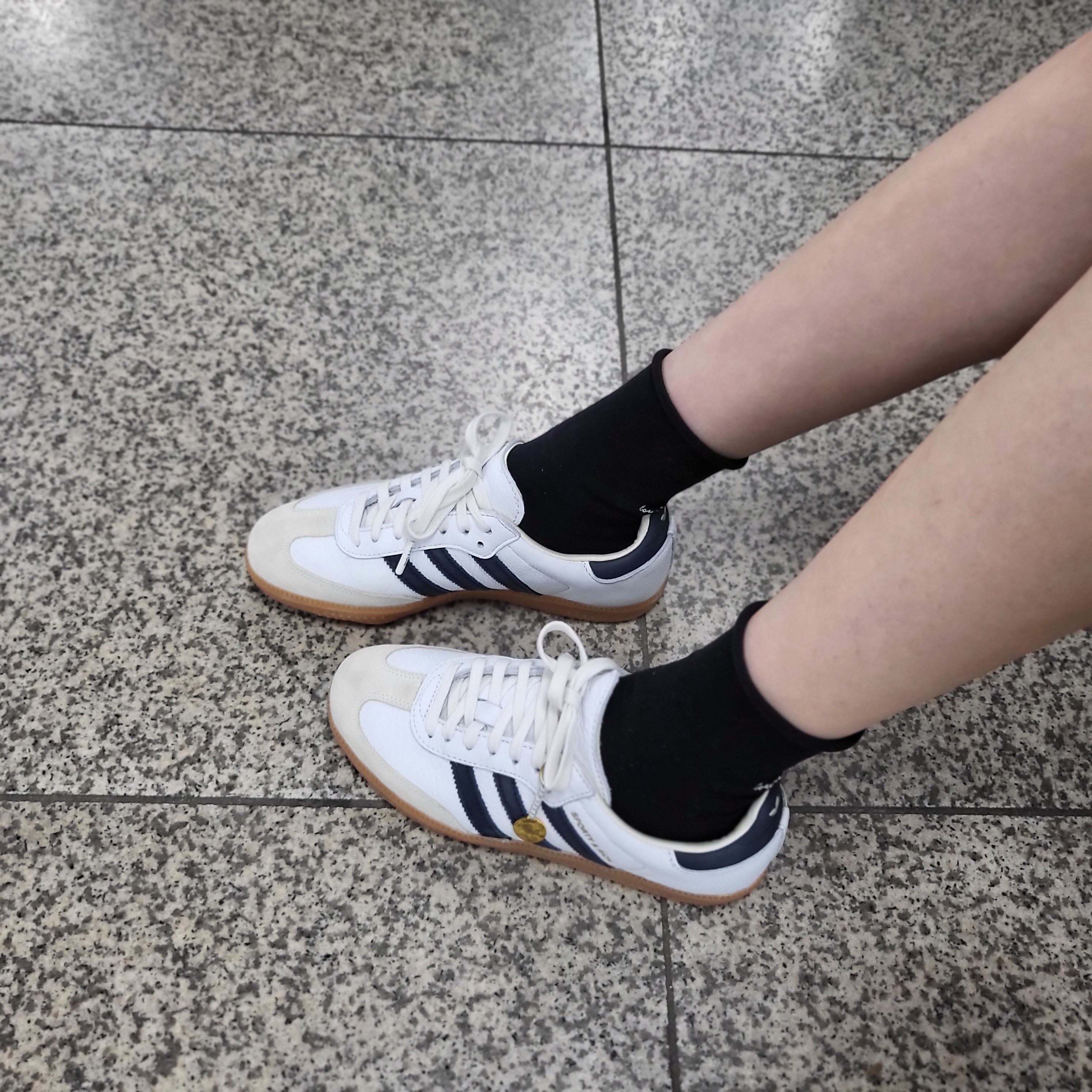 Adidas x Sporty & Rich Samba Cloud White Legend Ink, (W) Adidas x Sporty & Rich Shorts Legend Ink - US Sizing 착용 스타일 - 1