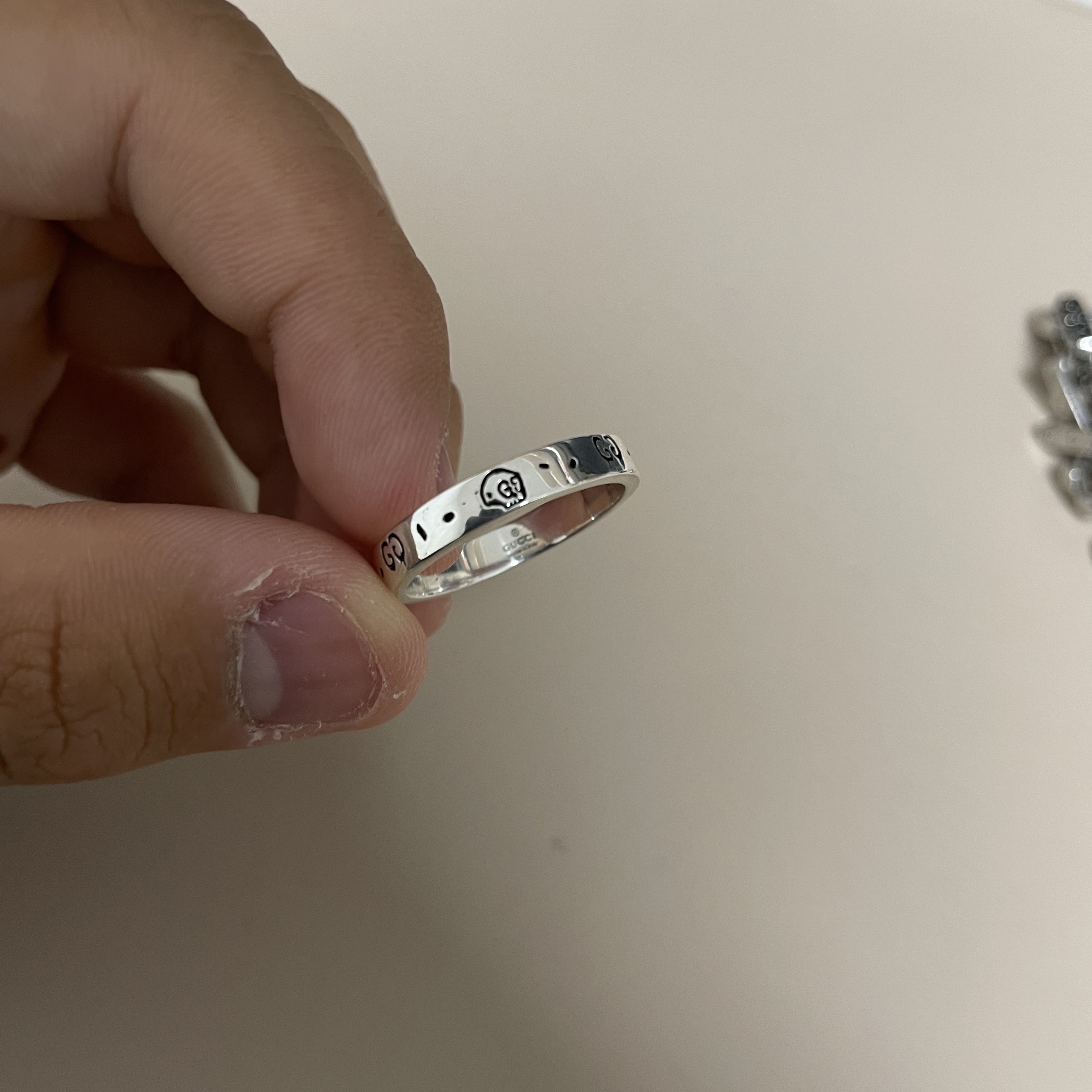 Gucci Ghost Ring Silver 3.8mm 착용 스타일