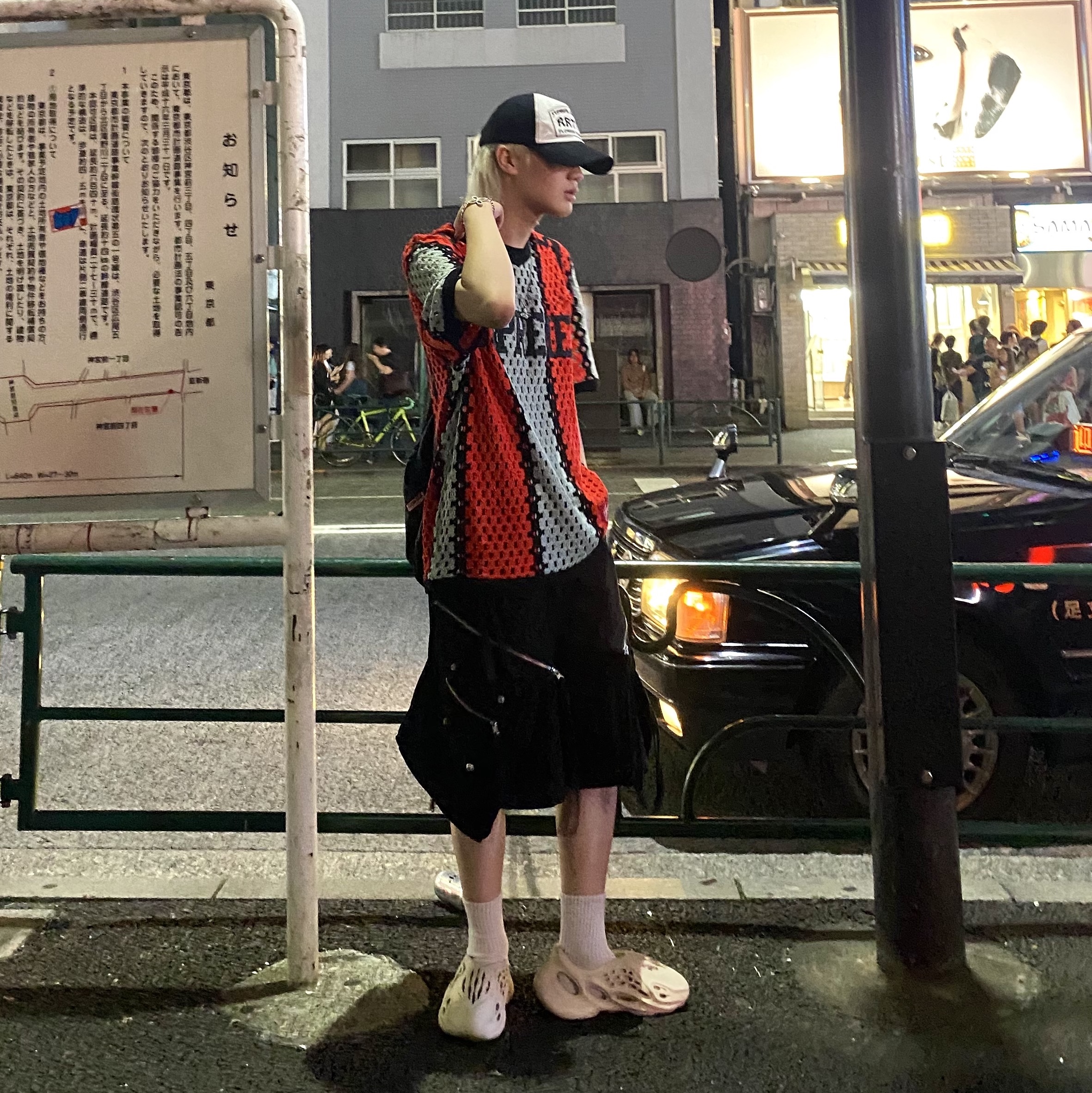 Supreme Crochet Football Jersey Black - 23SS, Adidas Yeezy Foam RNNR Sand 착용 스타일 - 4