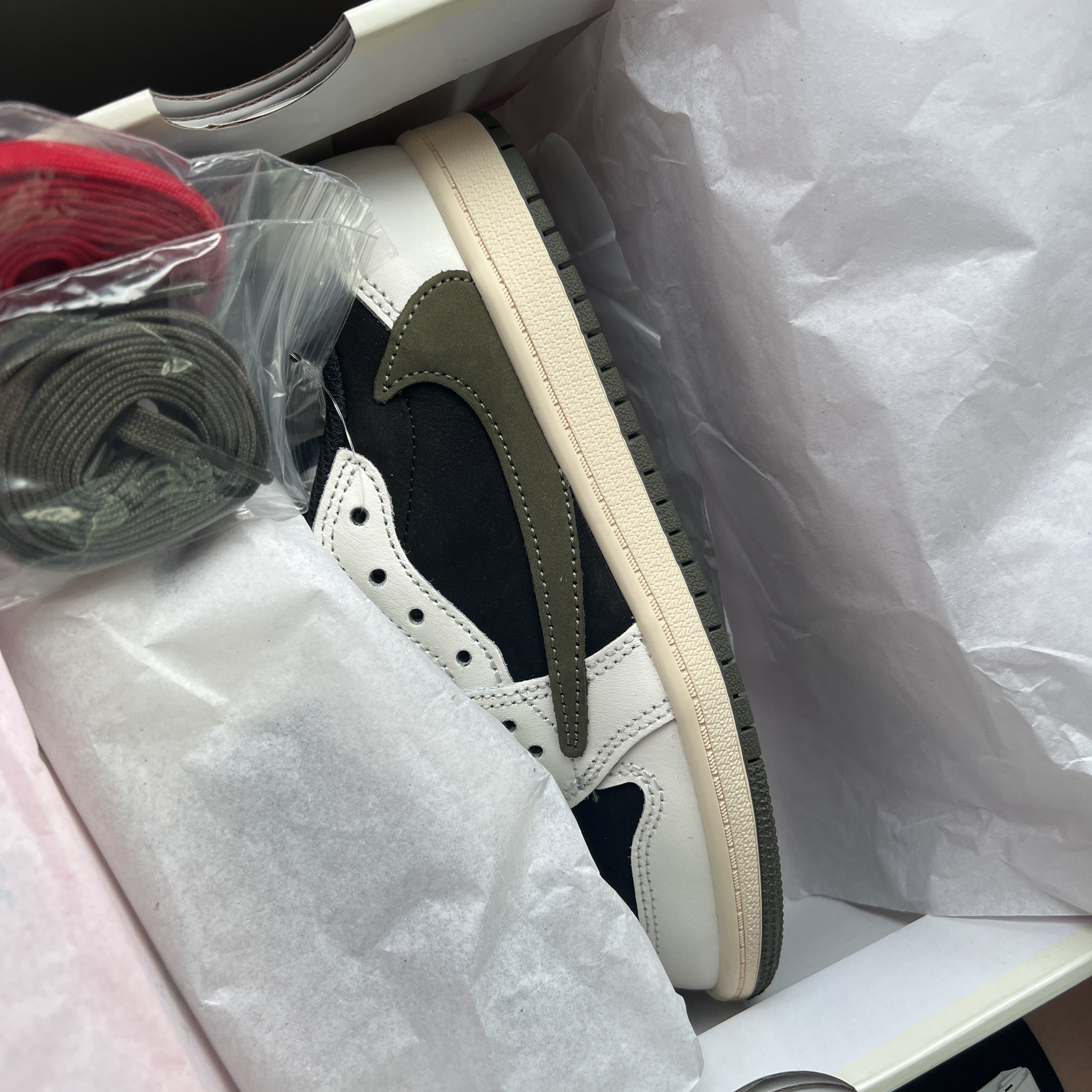 (PS) Jordan 1 x Travis Scott Retro Low OG SP Medium Olive 착용 스타일