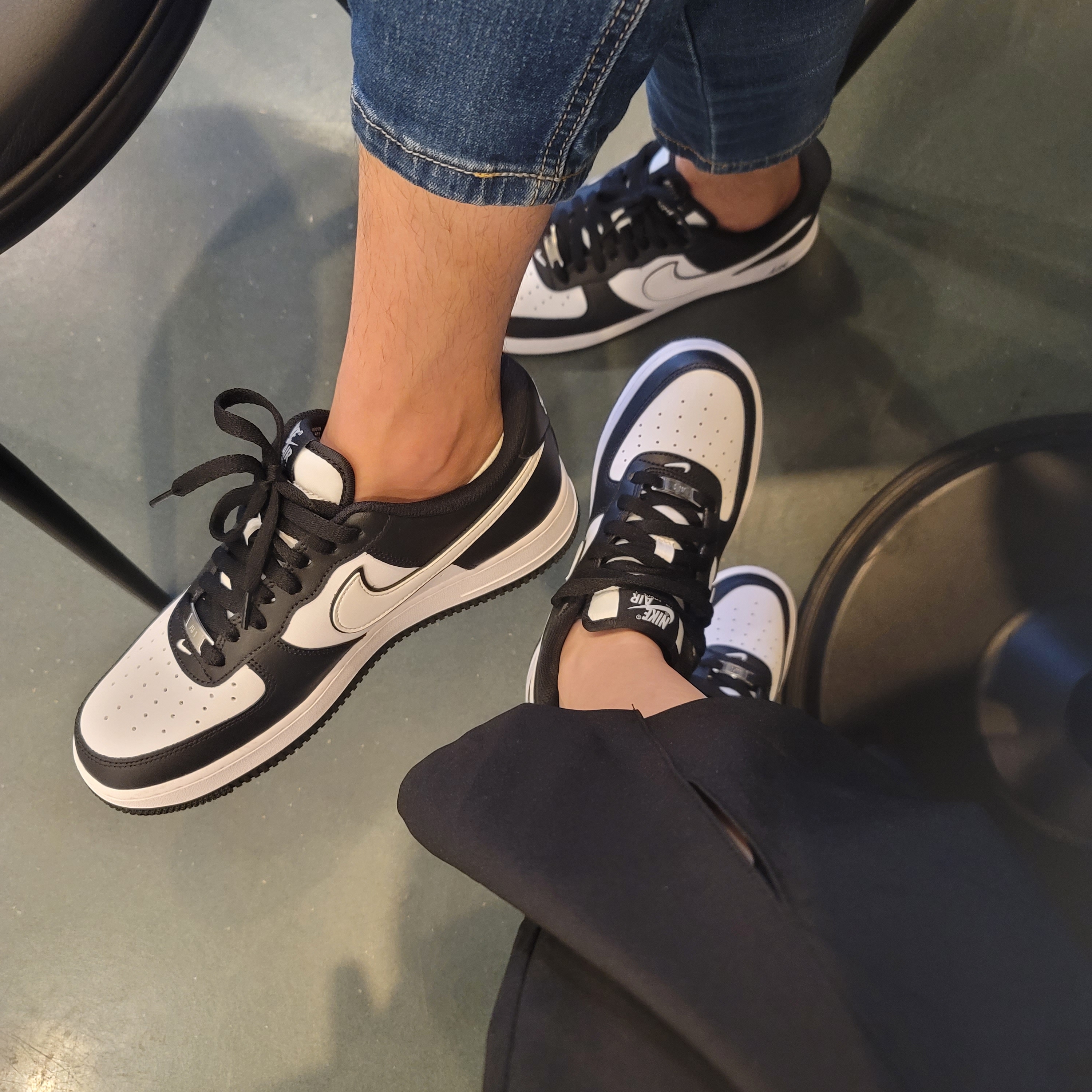 Nike Air Force 1 '07 Black White, (GS) Nike Air Force 1 LV8 2 Black White 착용 스타일 - 1